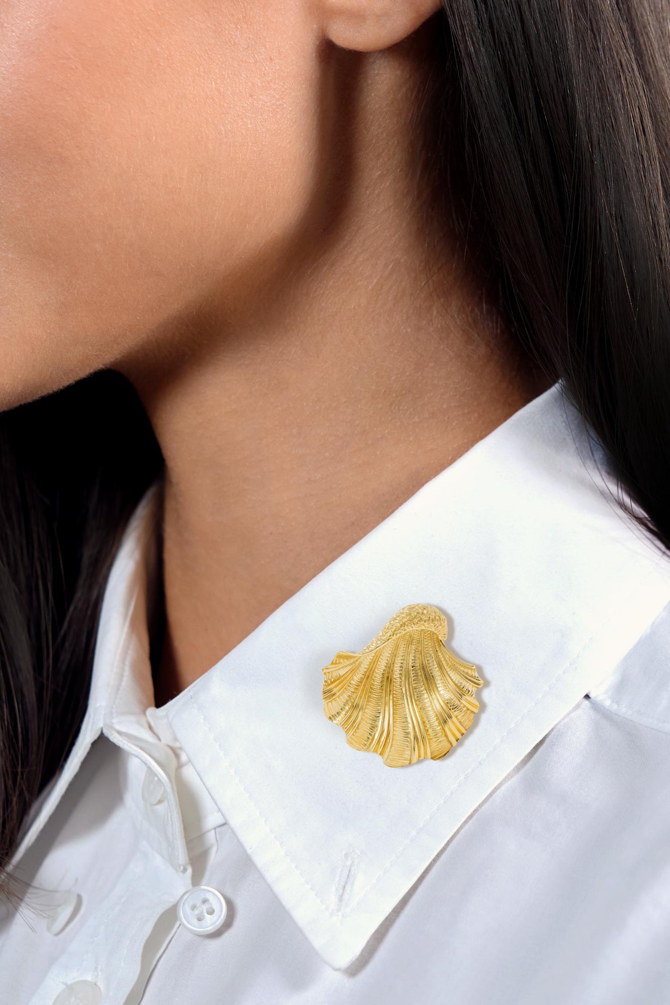 Tiffany & Co. 1960's 18 Karat Yellow Gold Vintage Seashell Brooch