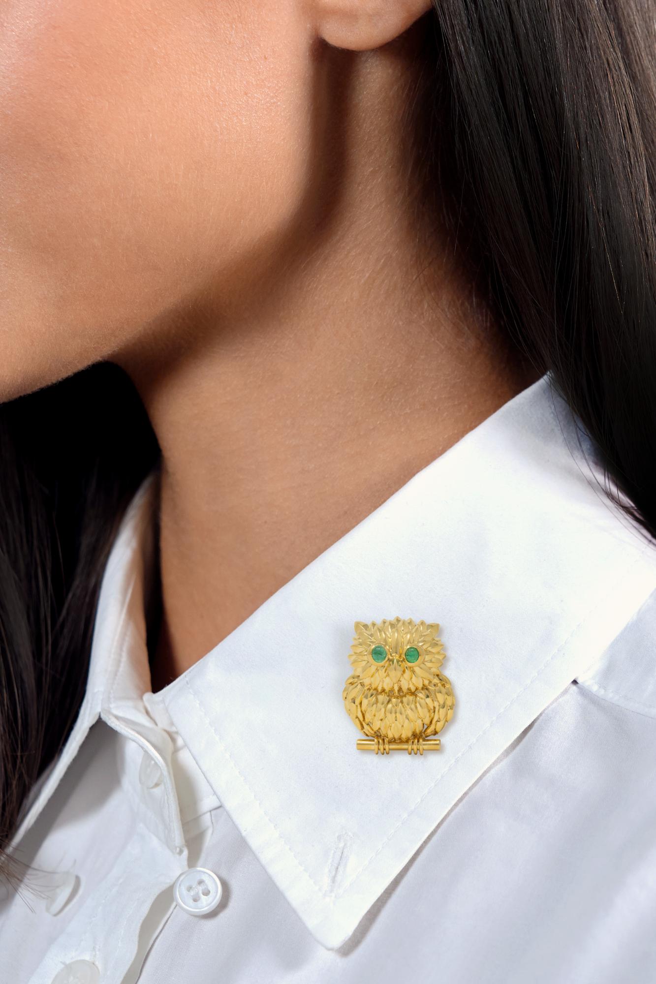 Tiffany & Co. 1980's Emerald 18 Karat Yellow Gold Vintage Owl Brooch