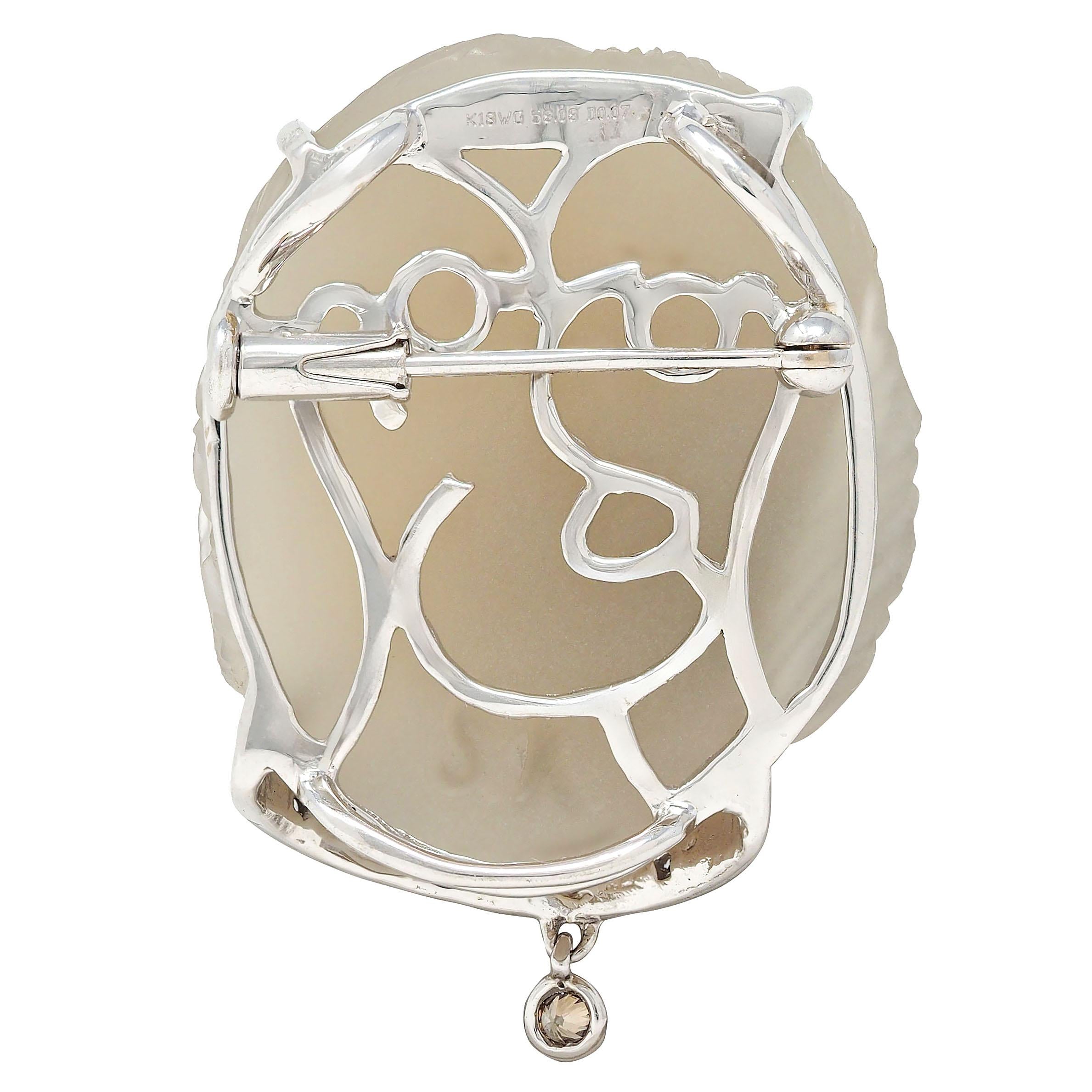 Contemporary Diamond Crystal Quartz 18 Karat White Gold Labrador Dog Brooch