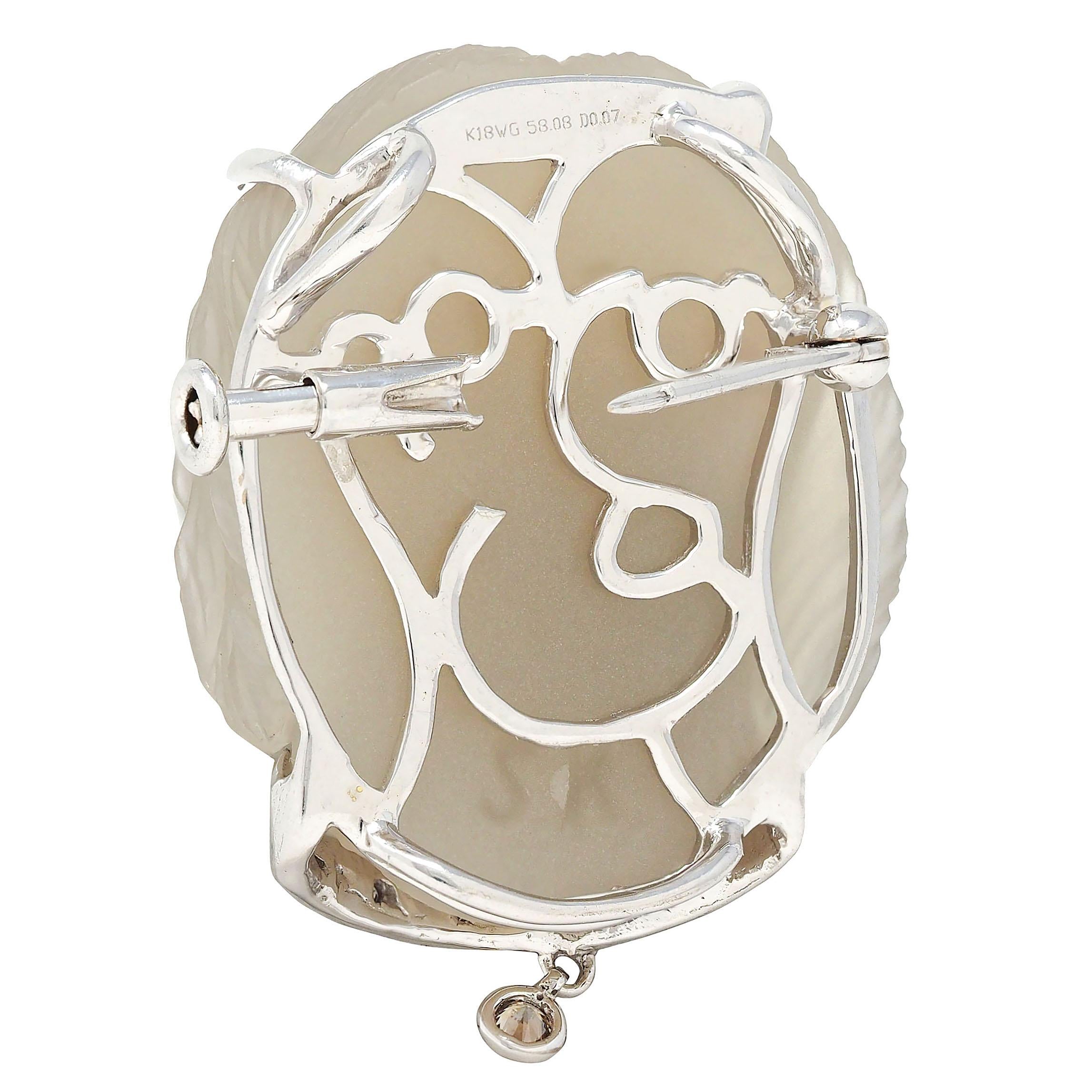 Contemporary Diamond Crystal Quartz 18 Karat White Gold Labrador Dog Brooch