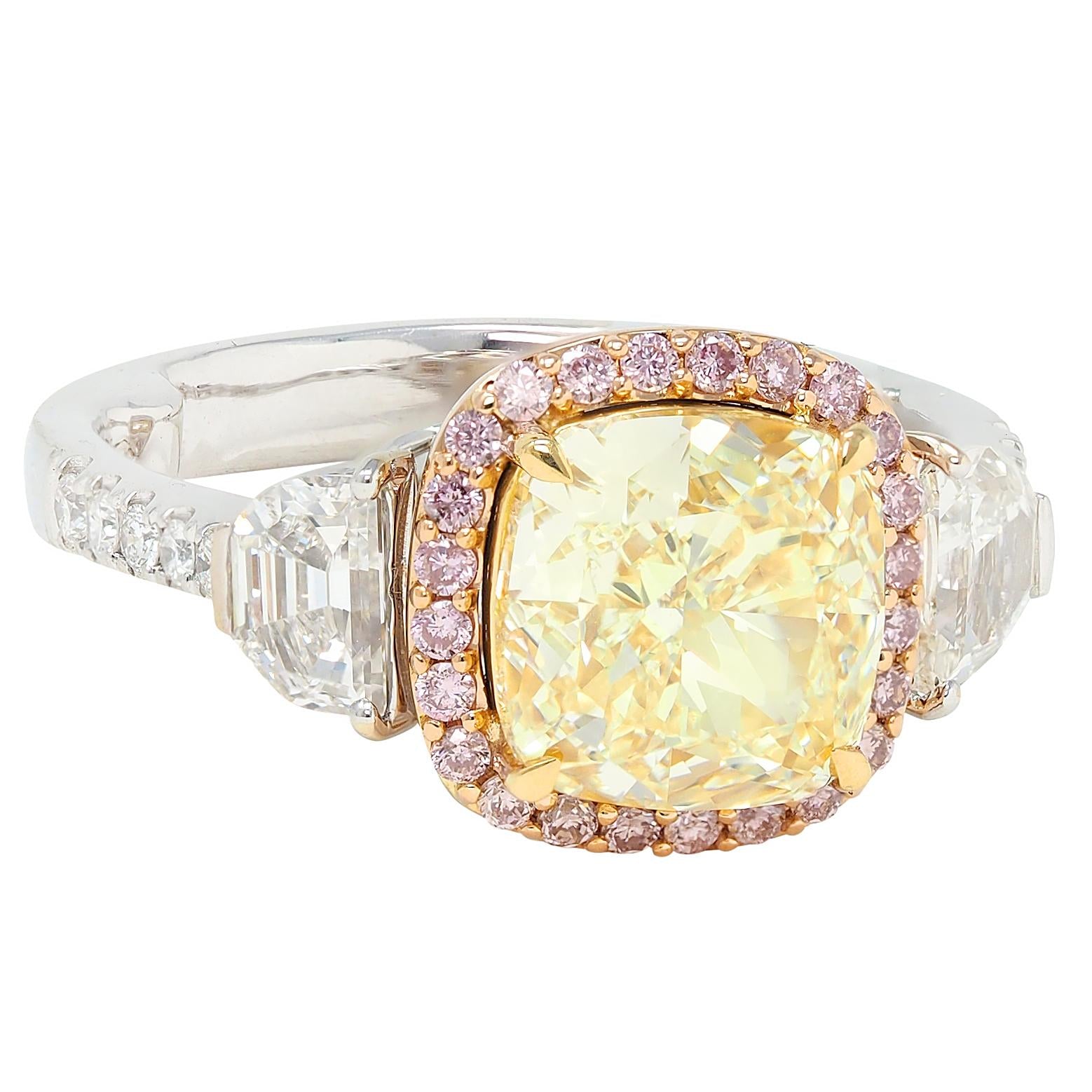 Contemporary 4.23 CTW Fancy Light Yellow Diamond 18 Karat Gold Engagement Ring