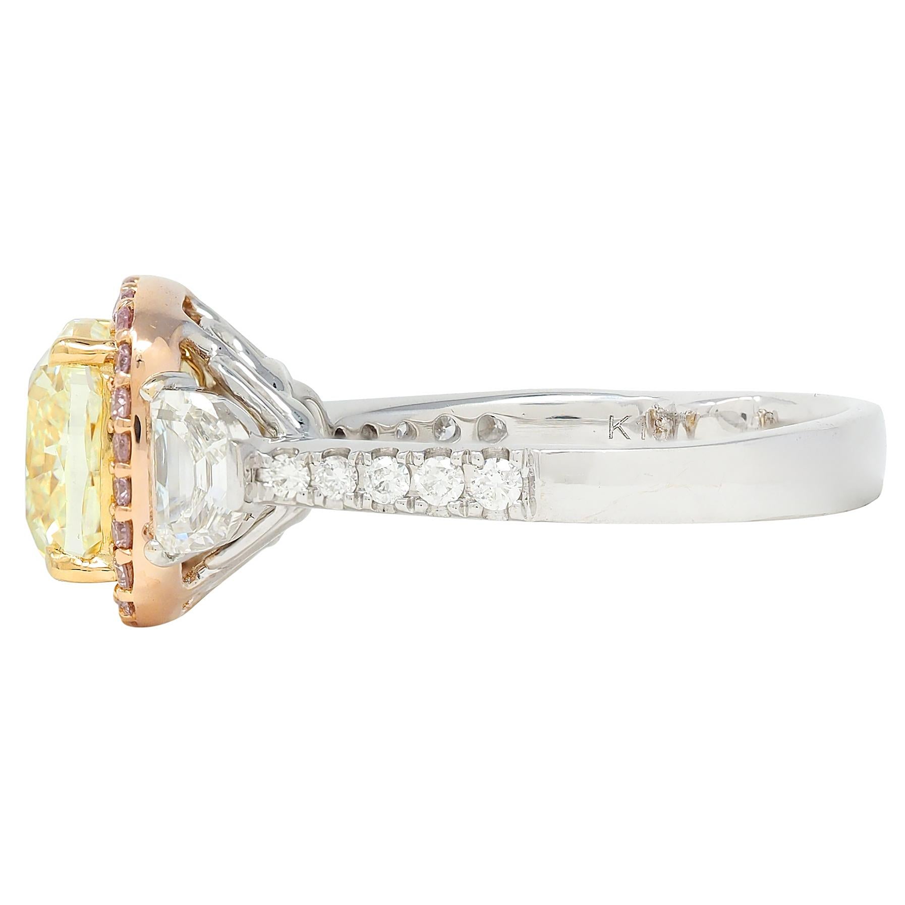 Contemporary 4.23 CTW Fancy Light Yellow Diamond 18 Karat Gold Engagement Ring