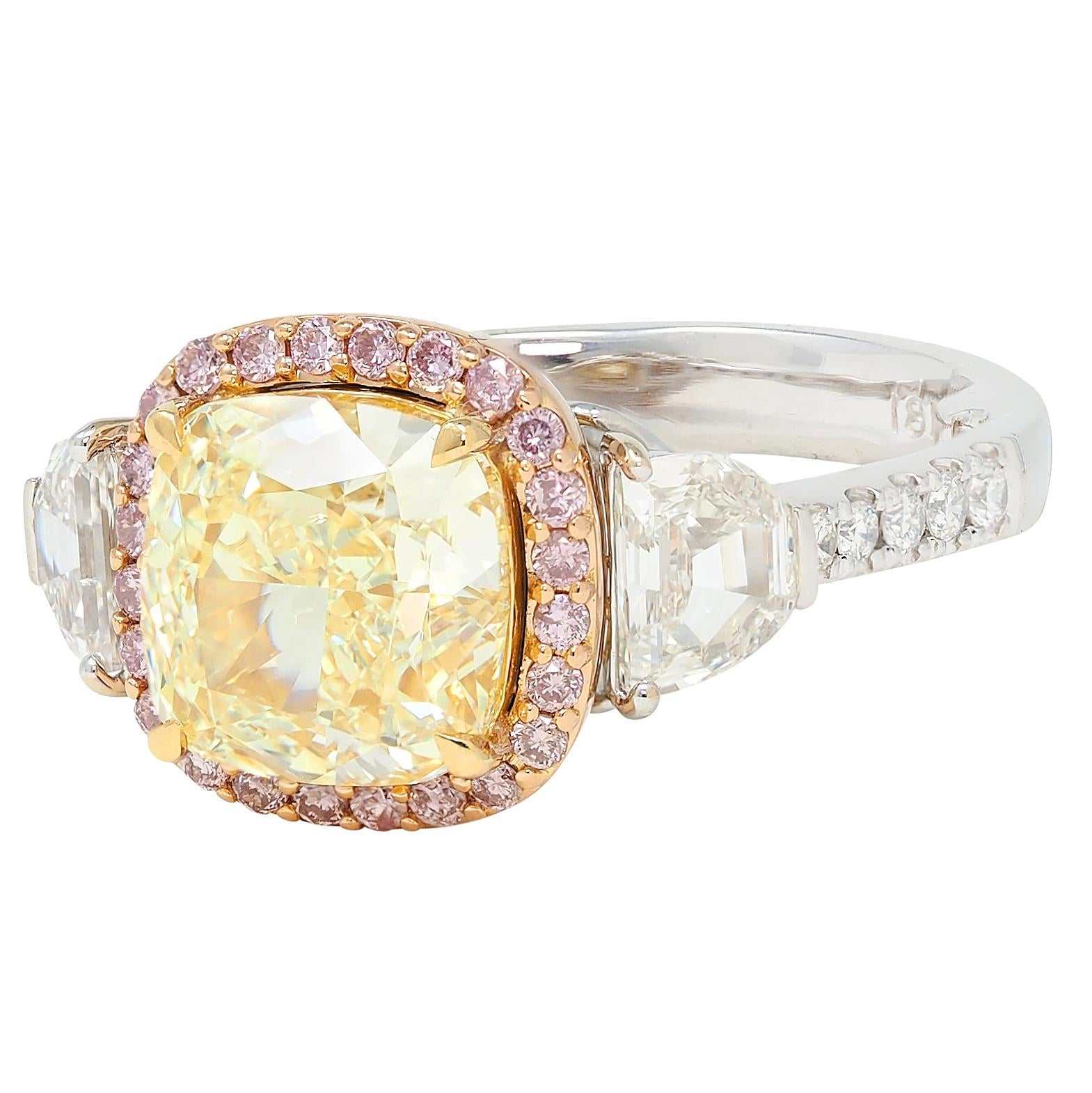 Contemporary 4.23 CTW Fancy Light Yellow Diamond 18 Karat Gold Engagement Ring