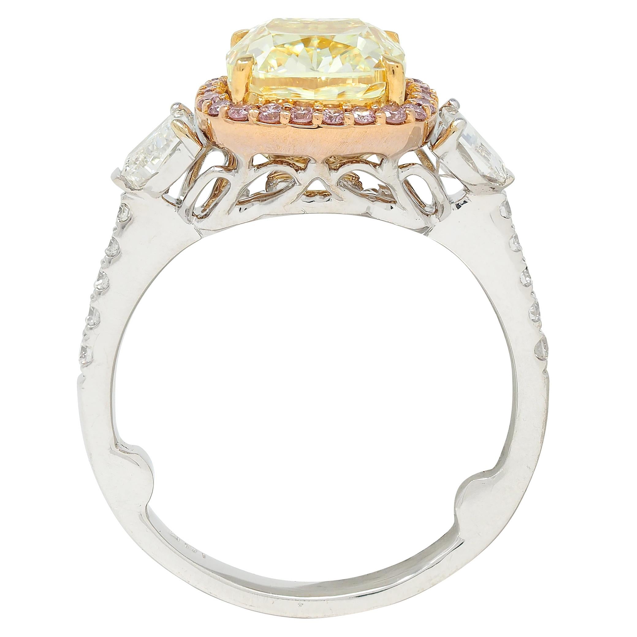 Contemporary 4.23 CTW Fancy Light Yellow Diamond 18 Karat Gold Engagement Ring