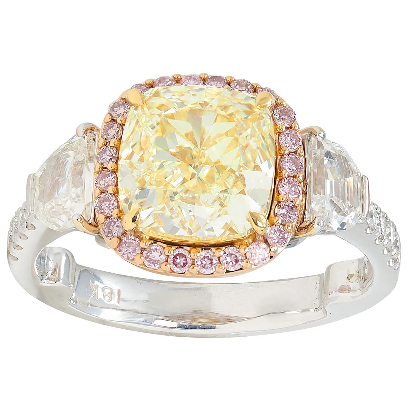 Contemporary 4.23 CTW Fancy Light Yellow Diamond 18 Karat Gold Engagement Ring