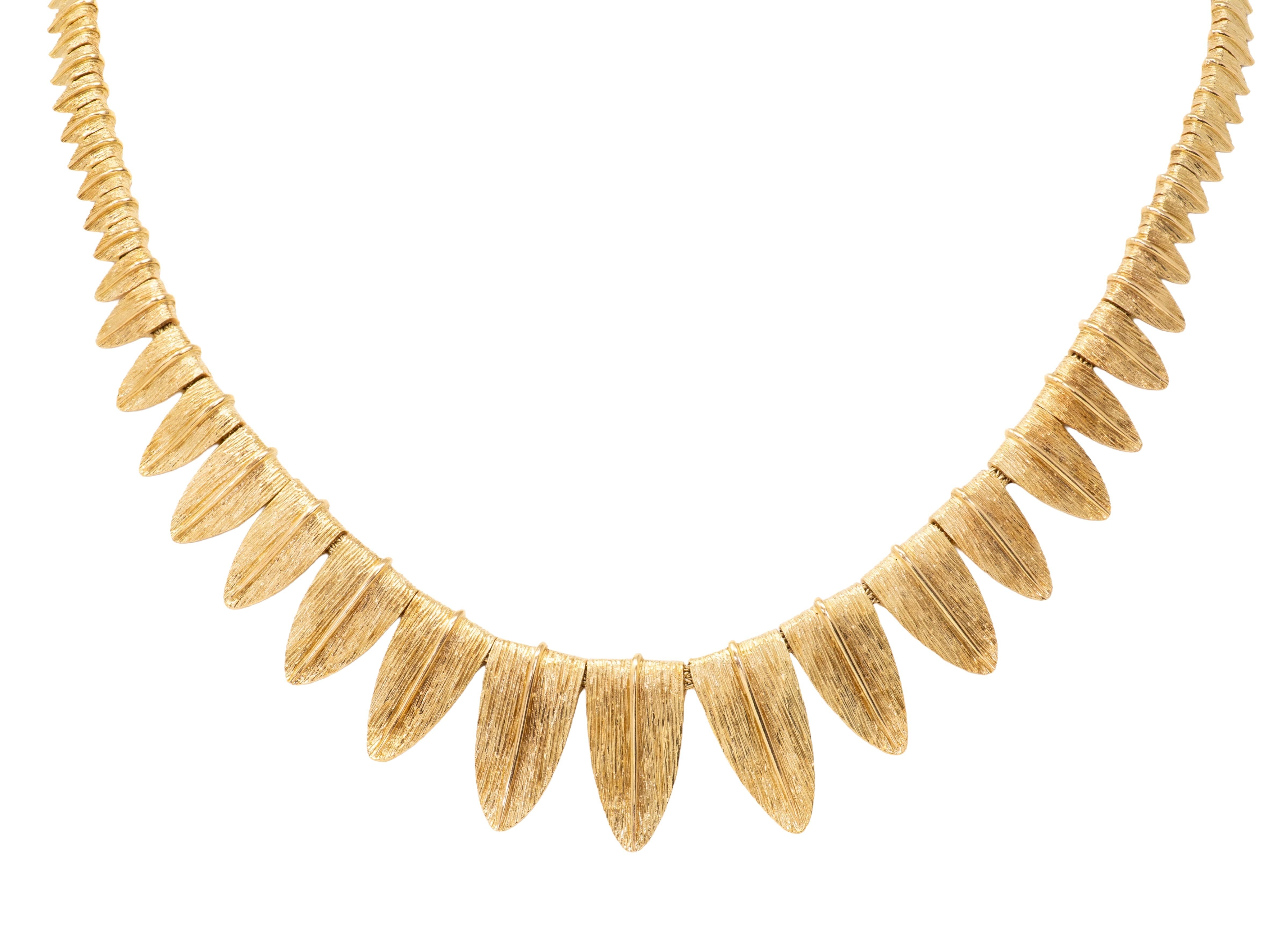 Bulgari French 1970s 18 Karat Yellow Gold Vintage Foliate Leaves Fringe Necklace
