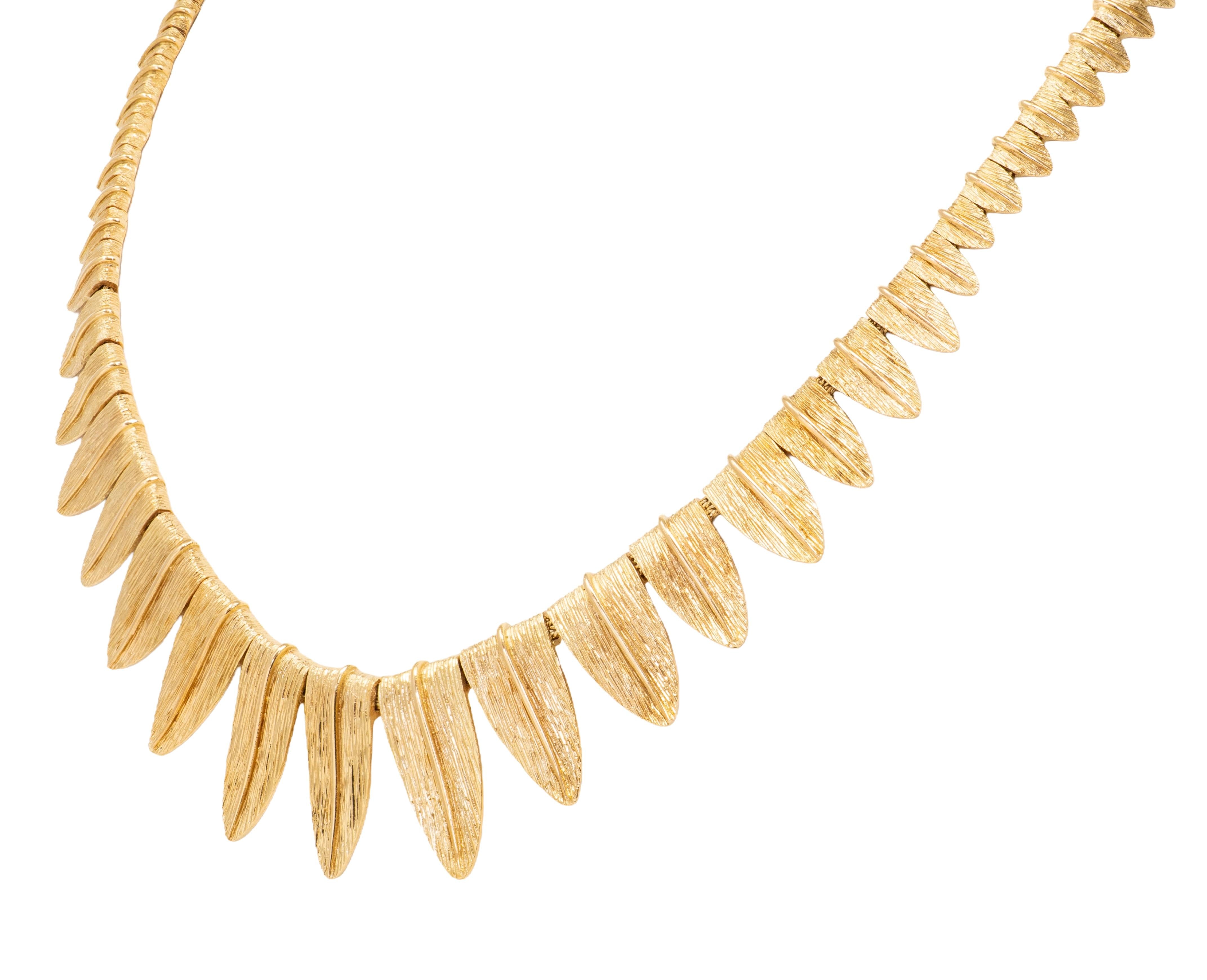 Bulgari French 1970s 18 Karat Yellow Gold Vintage Foliate Leaves Fringe Necklace