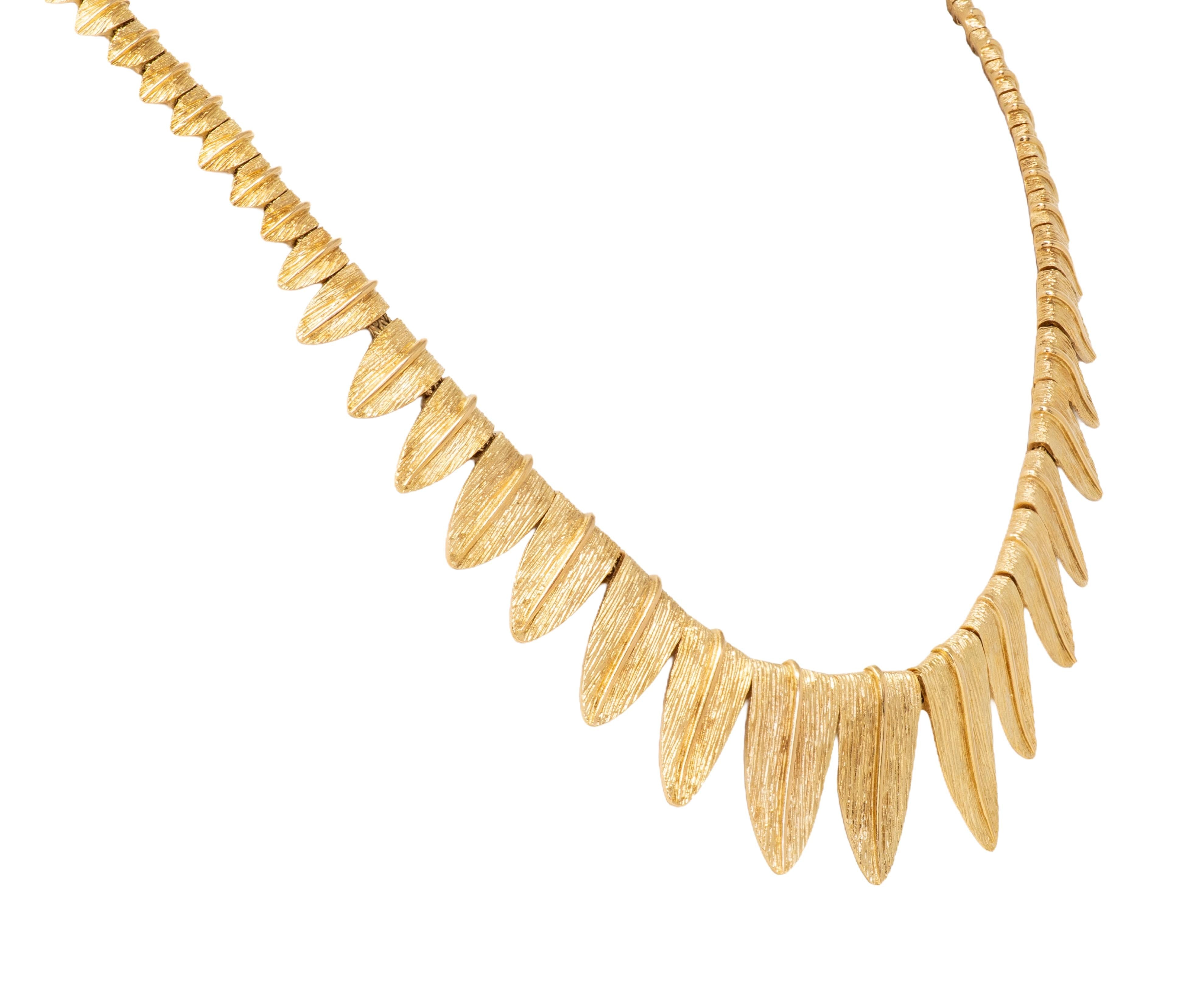 Bulgari French 1970s 18 Karat Yellow Gold Vintage Foliate Leaves Fringe Necklace