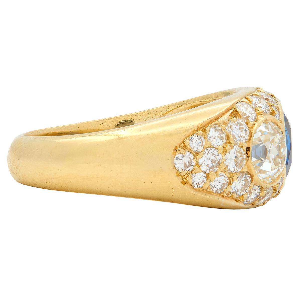 1980's No Heat Sapphire Diamond 18 Karat Yellow Gold Vintage Bombé Ring GIA