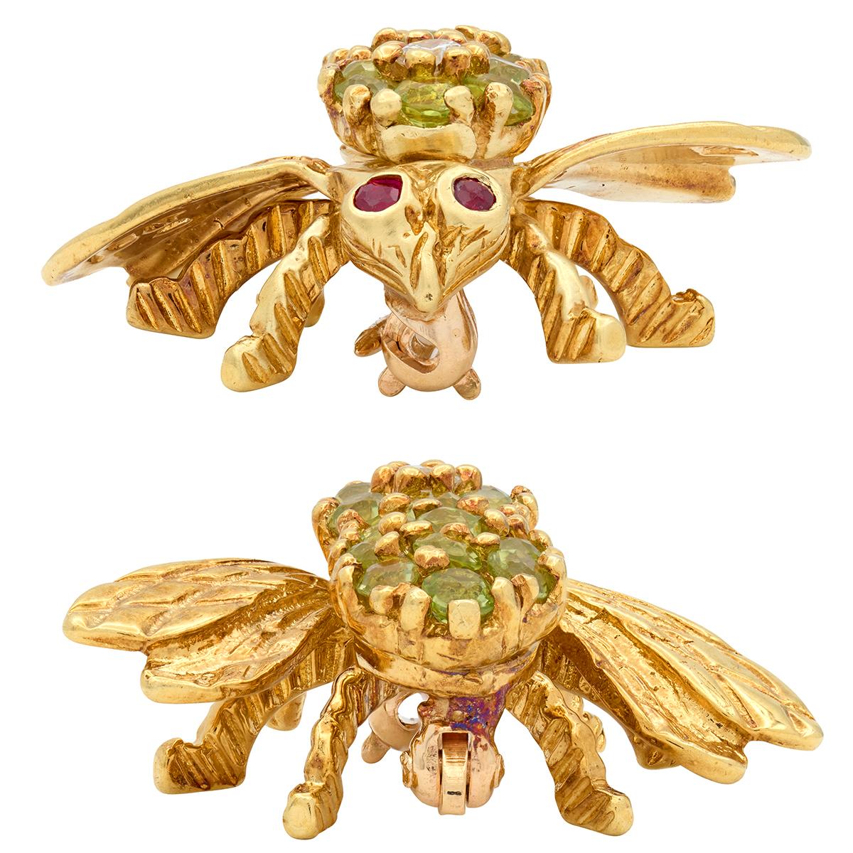 Herbert Rosenthal 1960's Diamond Peridot 18 Karat Yellow Gold Vintage Bee Brooch