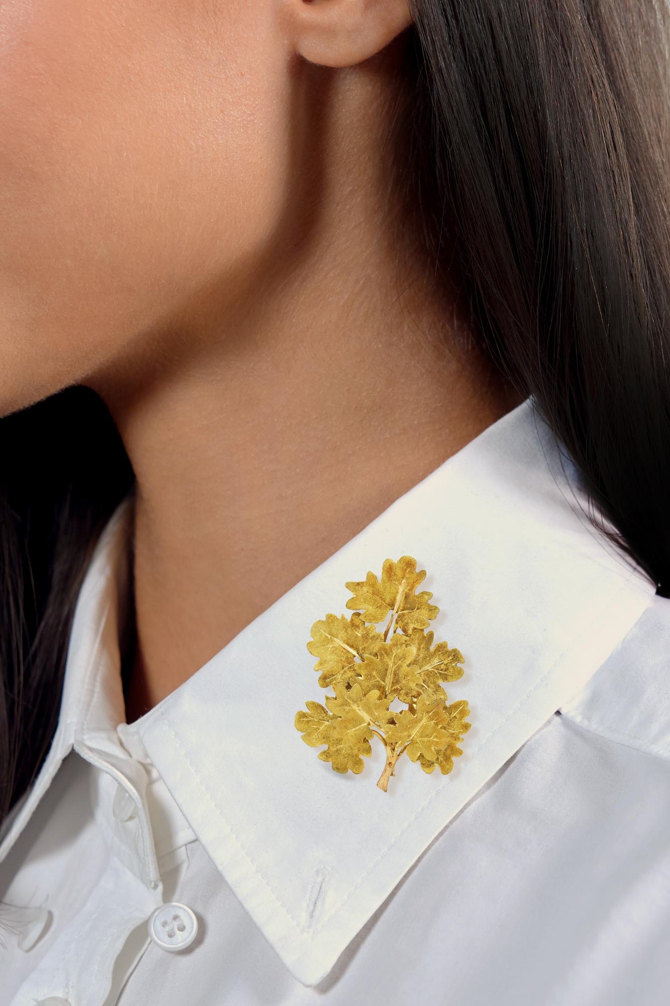 Mario Buccellati 1960s 18 Karat Yellow Gold Vintage Floral Segrinato Leaf Brooch