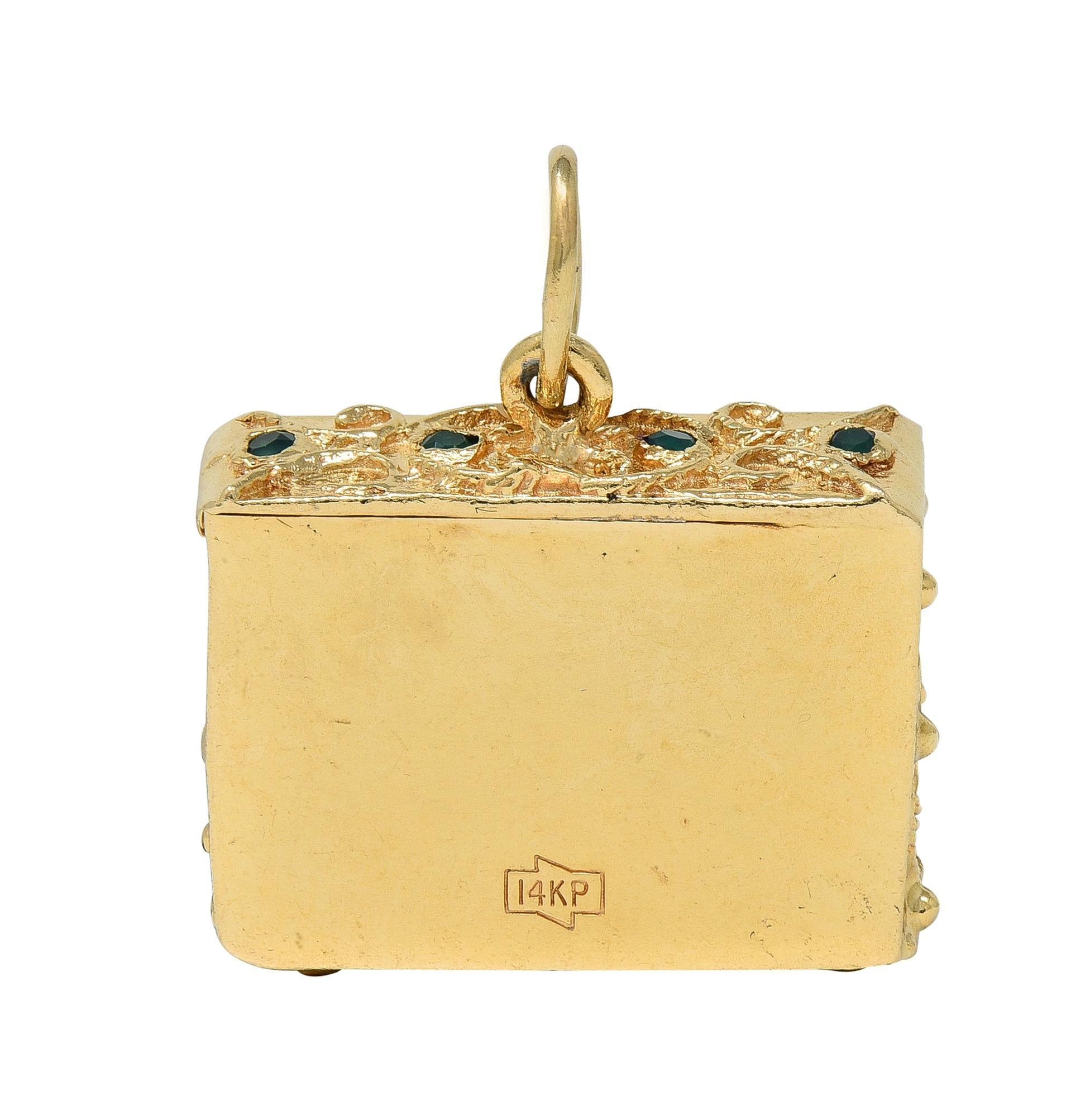 1960's Chrysoprase 14 Karat Yellow Gold Vintage Filigree Piano Pendant Charm