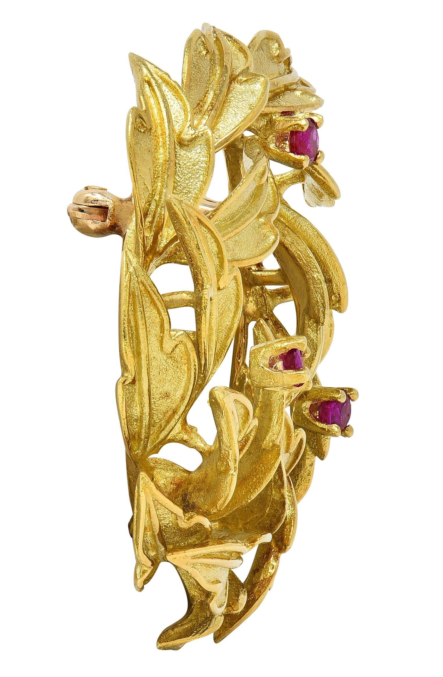 Tiffany & Co. Ruby 18 Karat Yellow Gold Vintage Circle Wreath Brooch