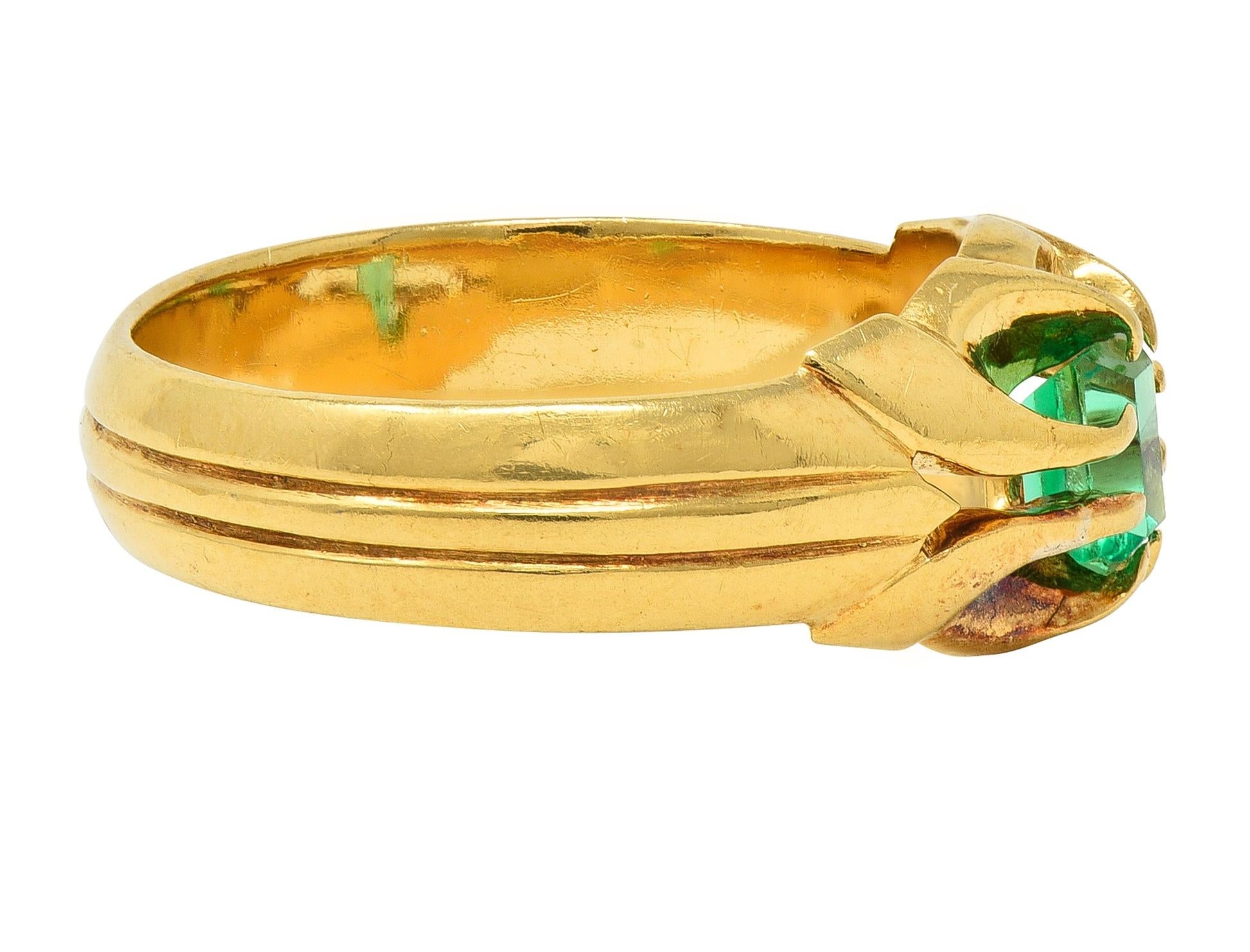 Victorian Emerald 18 Karat Yellow Gold Antique Belcher Ring