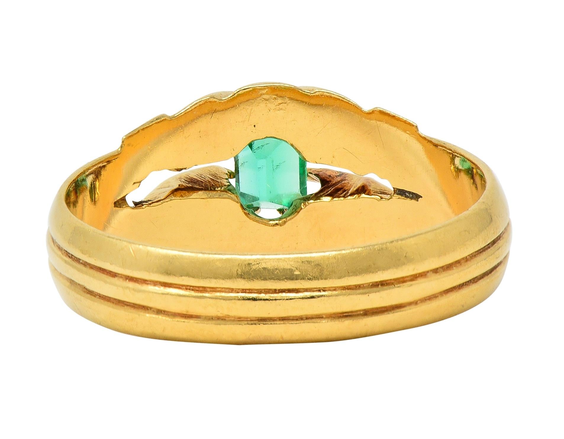 Victorian Emerald 18 Karat Yellow Gold Antique Belcher Ring
