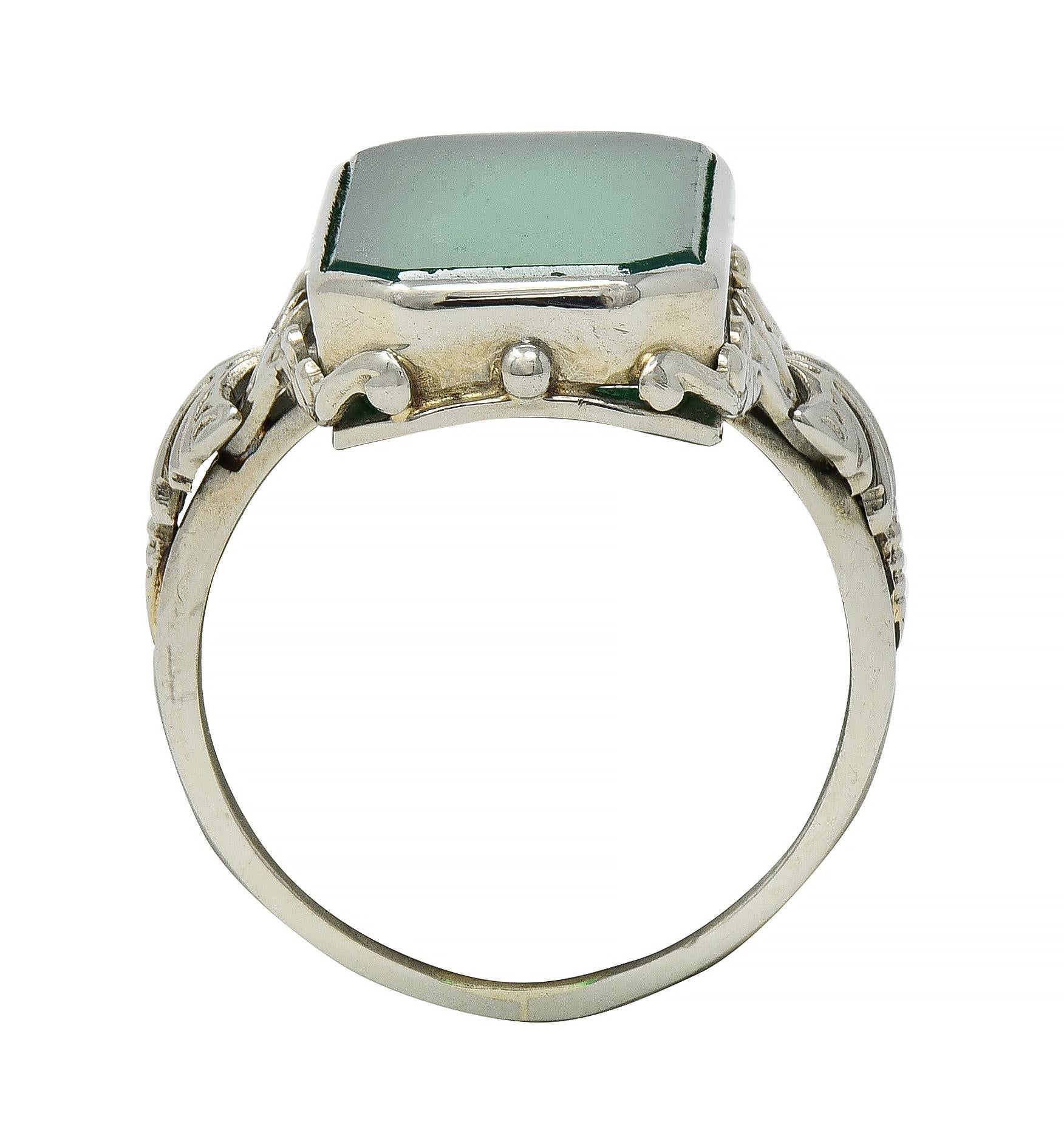 Art Deco Chrysoprase 18 Karat White Gold Vintage Signet Ring