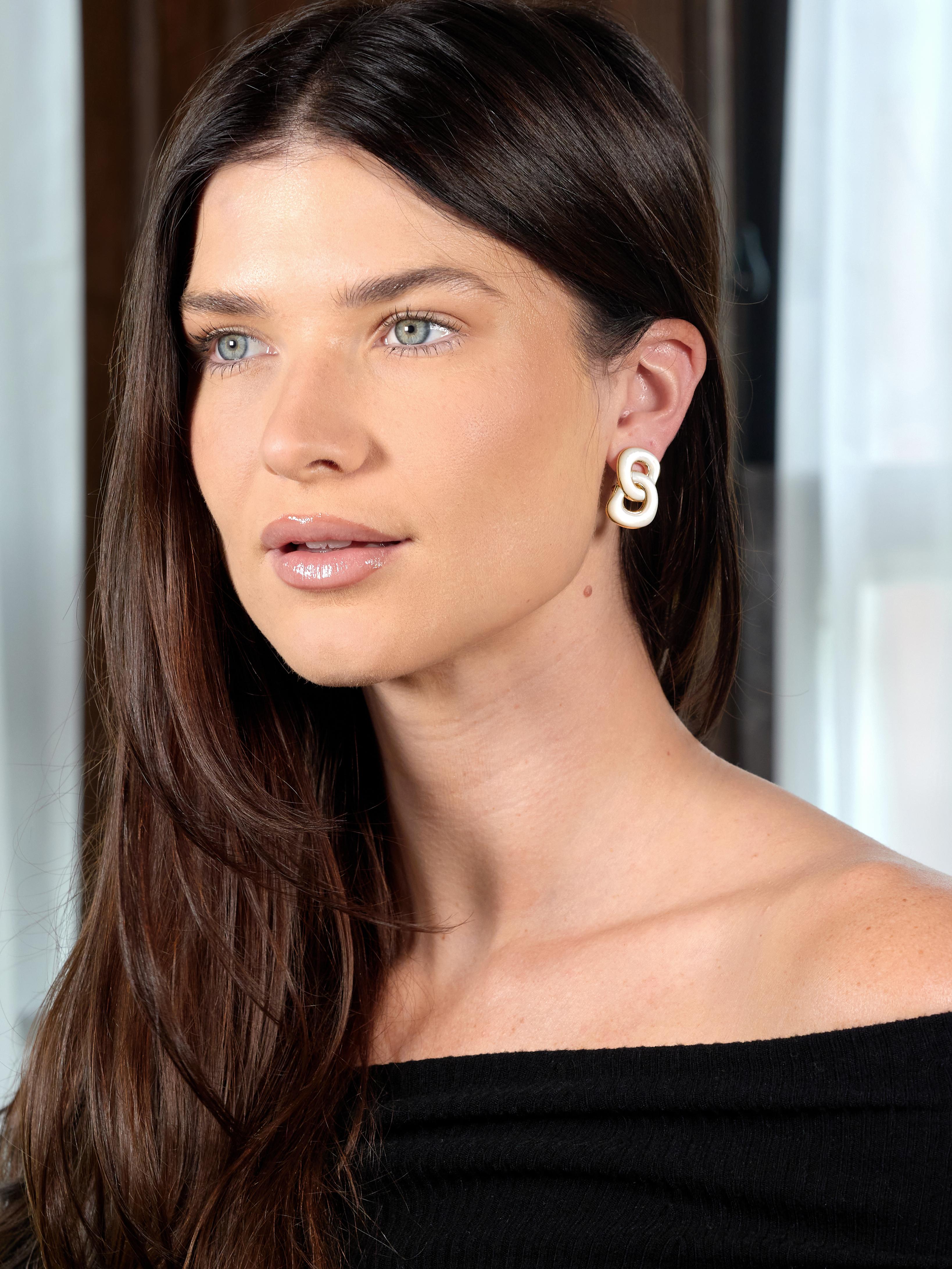 Angela Cummings 1985 Mother-Of-Pearl 18 Karat Yellow Gold Vintage Link Earrings