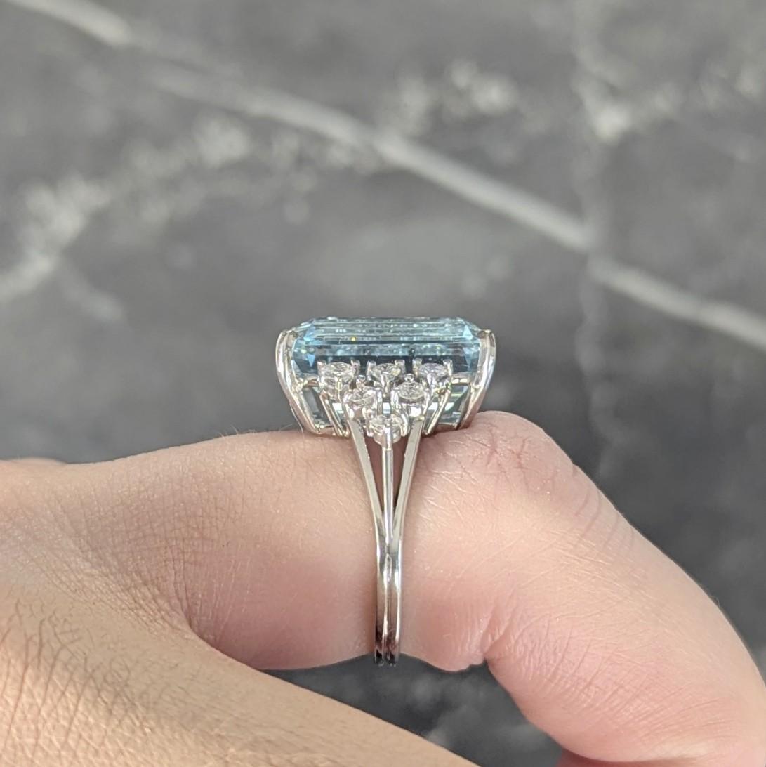 Mid-Century 9.60 CTW Aquamarine Diamond 18 Karat Gold Vintage Cocktail Ring