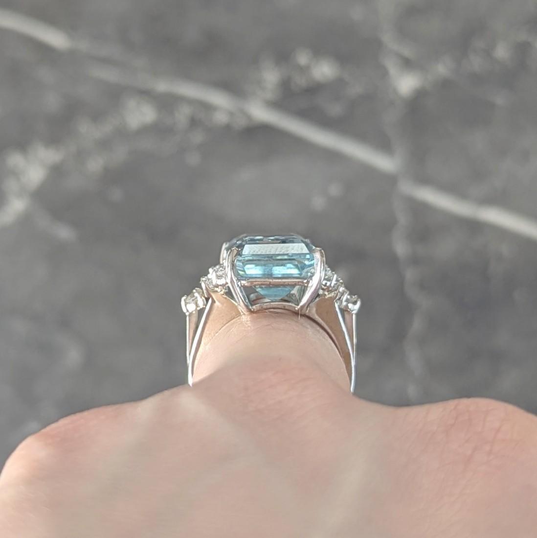 Mid-Century 9.60 CTW Aquamarine Diamond 18 Karat Gold Vintage Cocktail Ring
