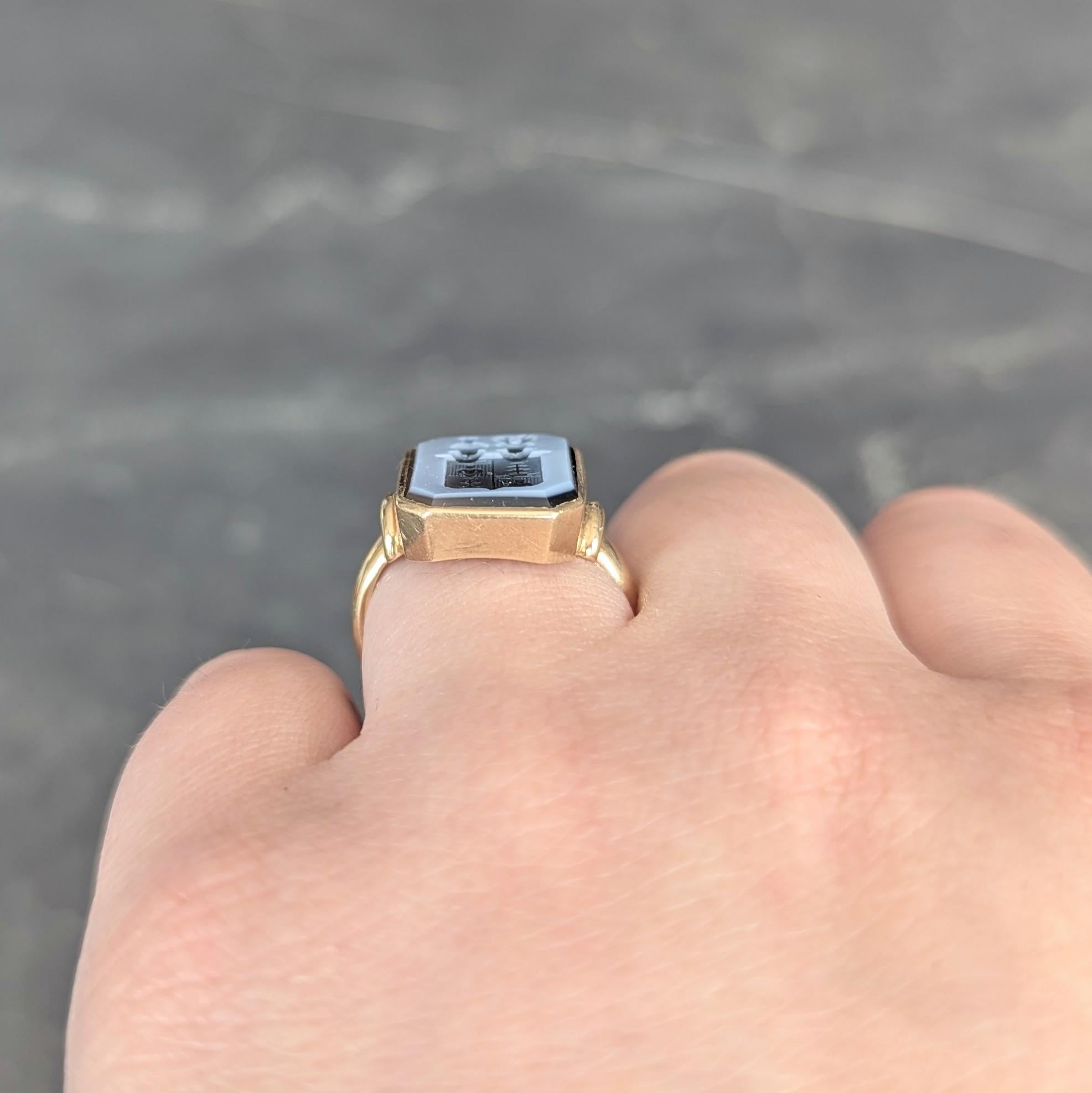 Victorian Blue Sardonyx 14K Yellow Gold Antique Heraldry Intaglio Signet Ring