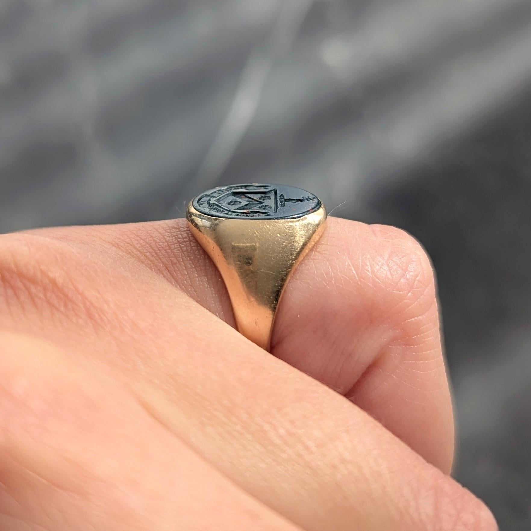 Late Victorian Bloodstone 14K Yellow Gold Antique Heraldic Crest Signet Ring