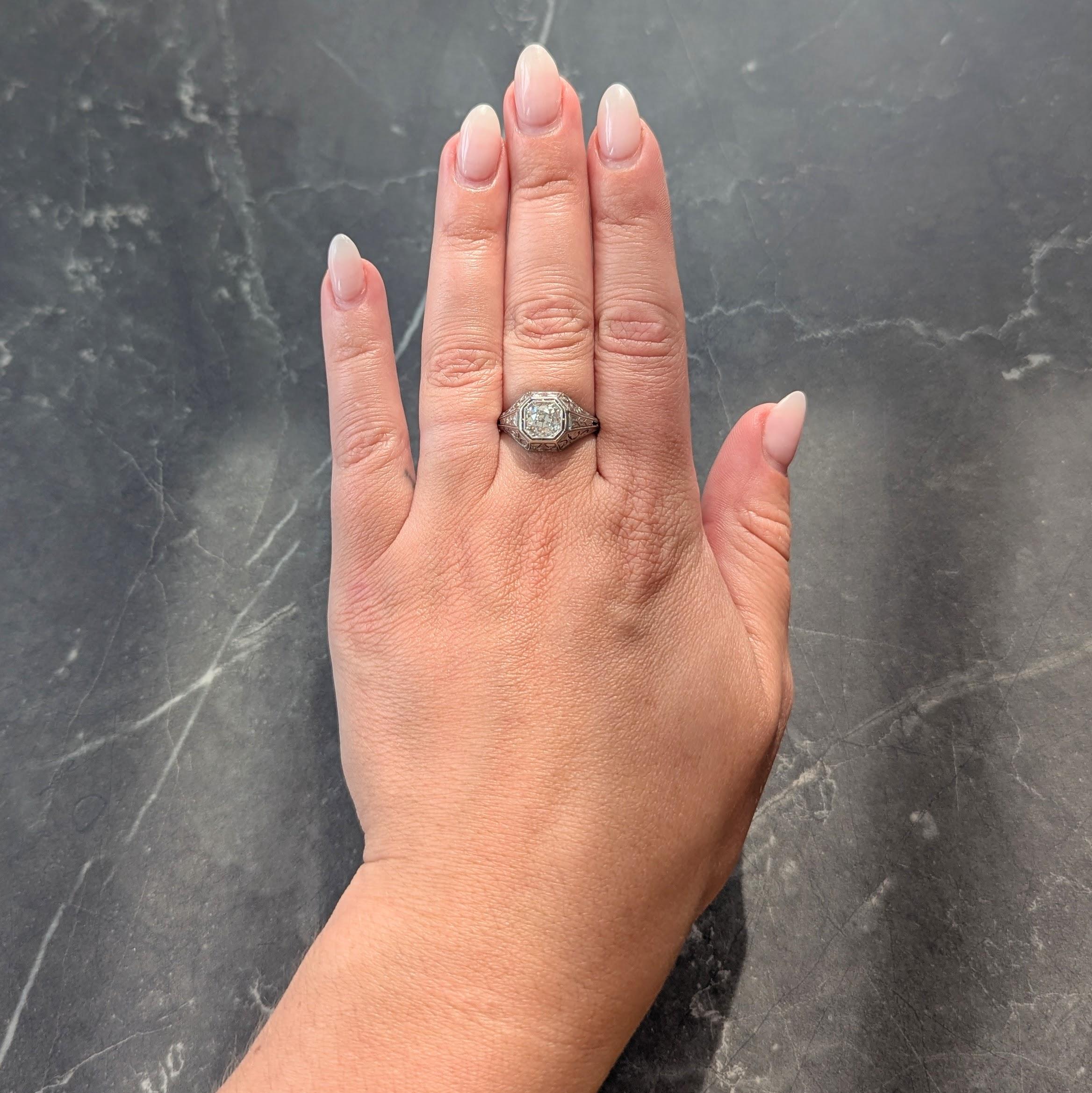 Art Deco 0.93 CTW Old Mine Diamond Platinum Vintage Solitaire Engagement Ring