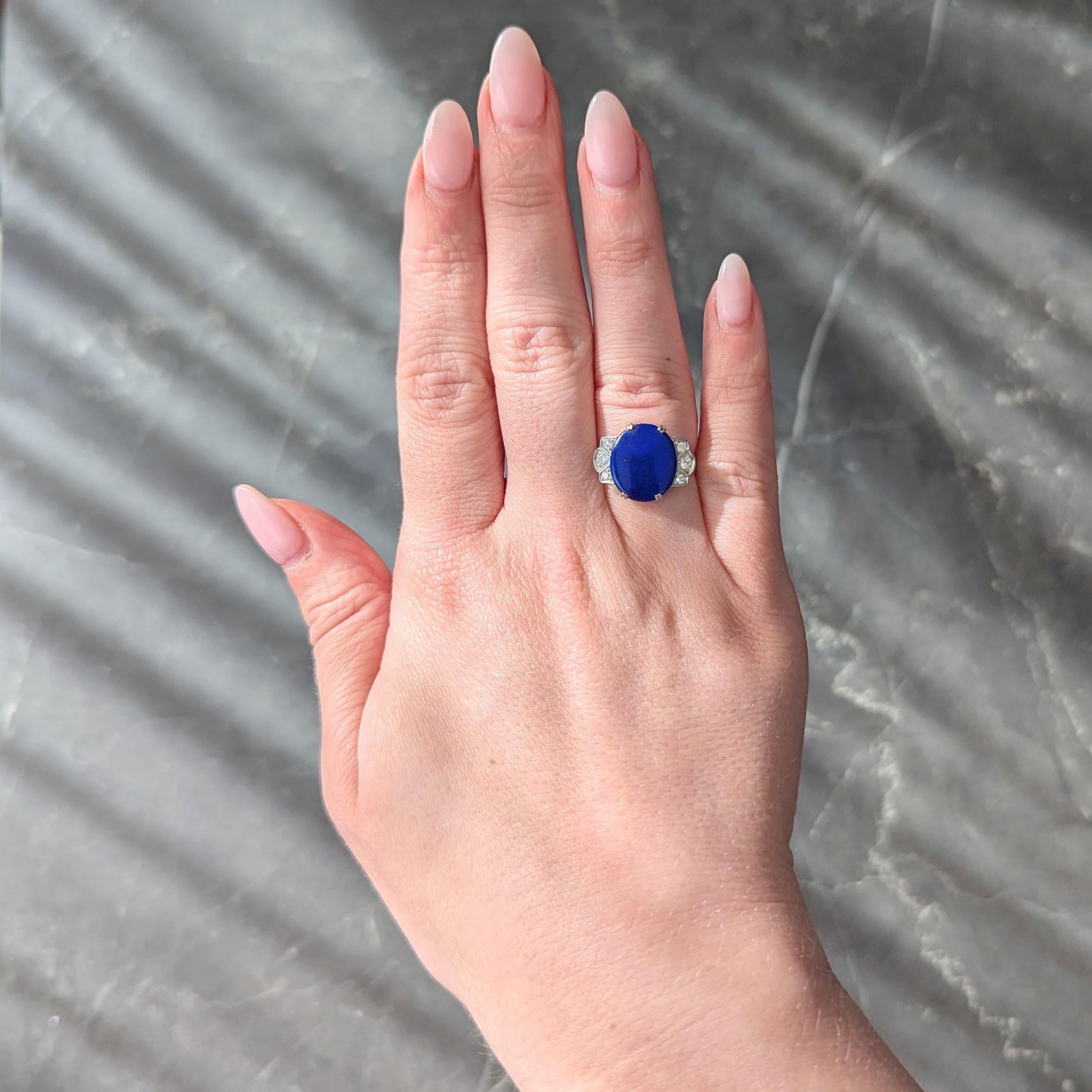 Art Deco Lapis Lazuli Diamond 18 Karat Gold Vintage Fleur-De-Lis Cocktail Ring