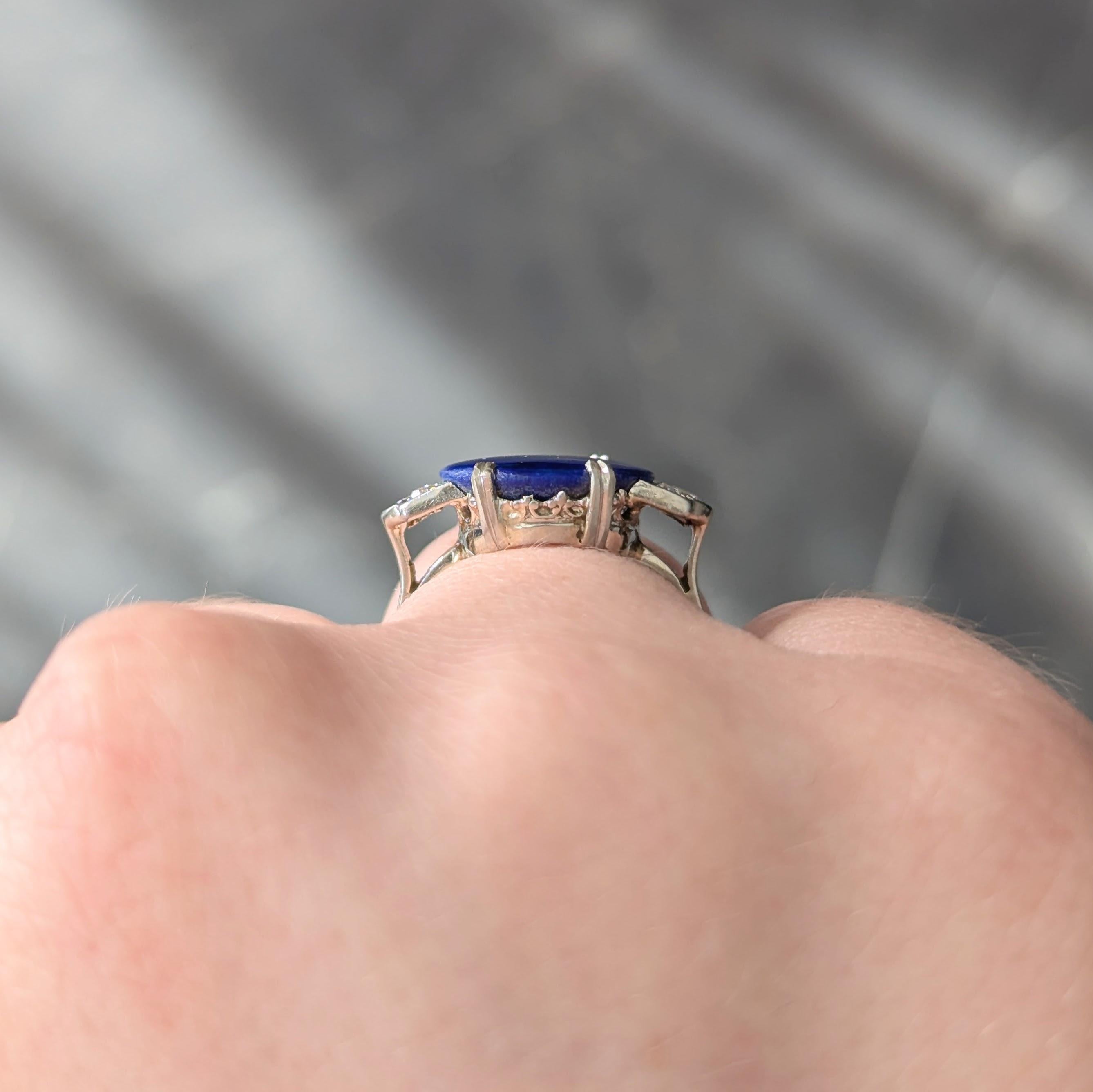 Art Deco Lapis Lazuli Diamond 18 Karat Gold Vintage Fleur-De-Lis Cocktail Ring