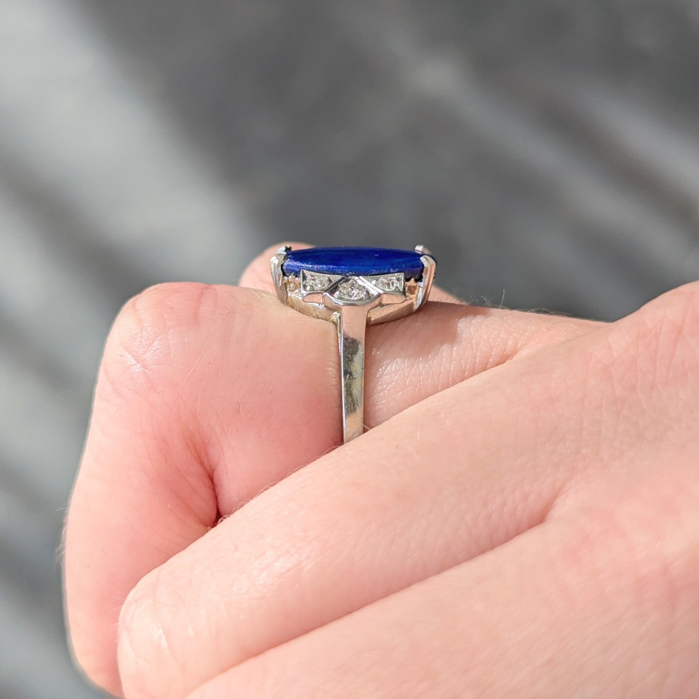 Art Deco Lapis Lazuli Diamond 18 Karat Gold Vintage Fleur-De-Lis Cocktail Ring