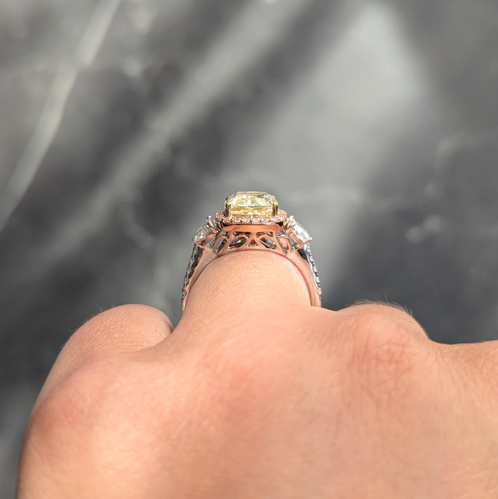 Contemporary 4.23 CTW Fancy Light Yellow Diamond 18 Karat Gold Engagement Ring