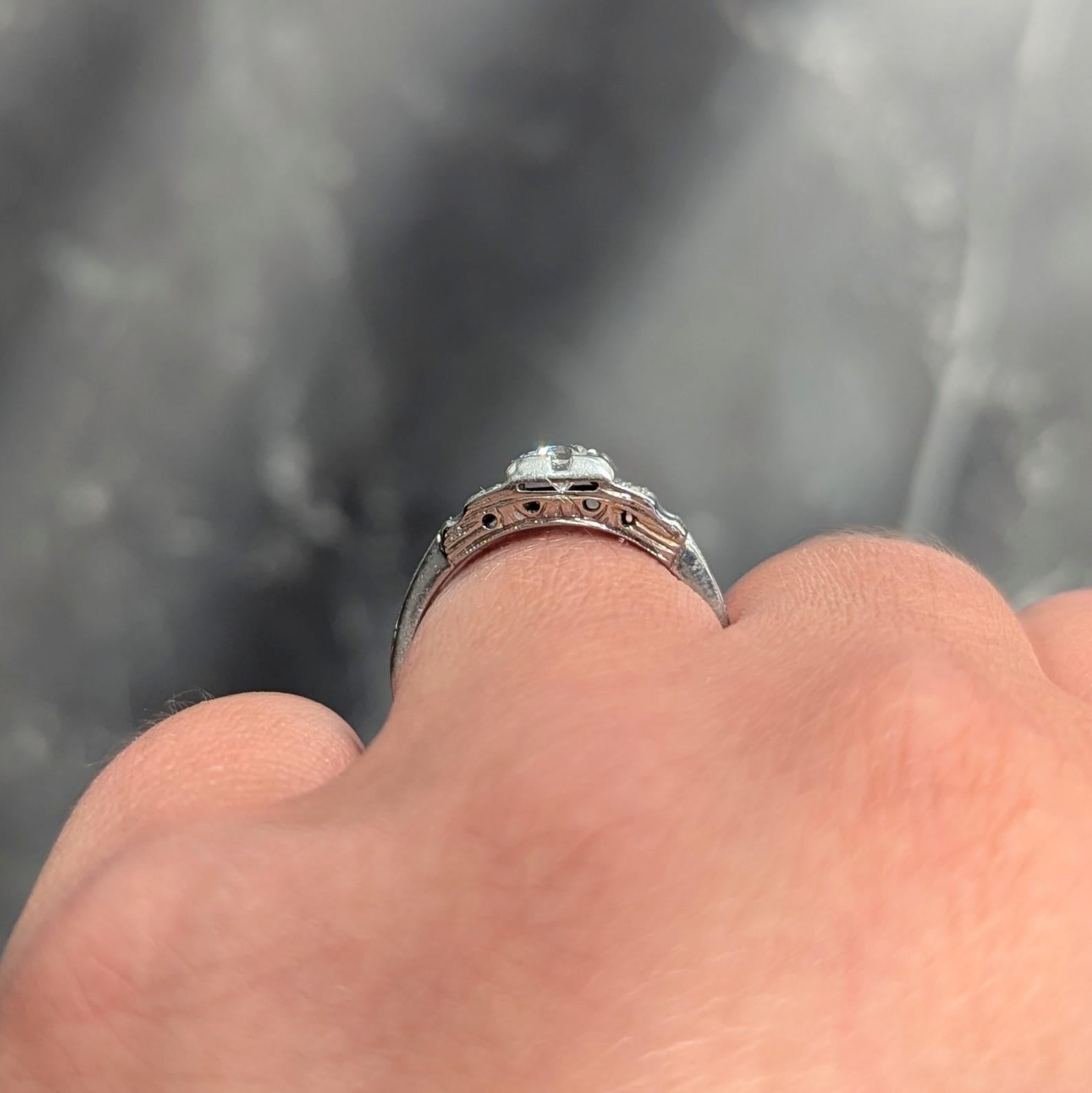 Art Deco Old European Cut Diamond 18 Karat White Gold Vintage Engagement Ring