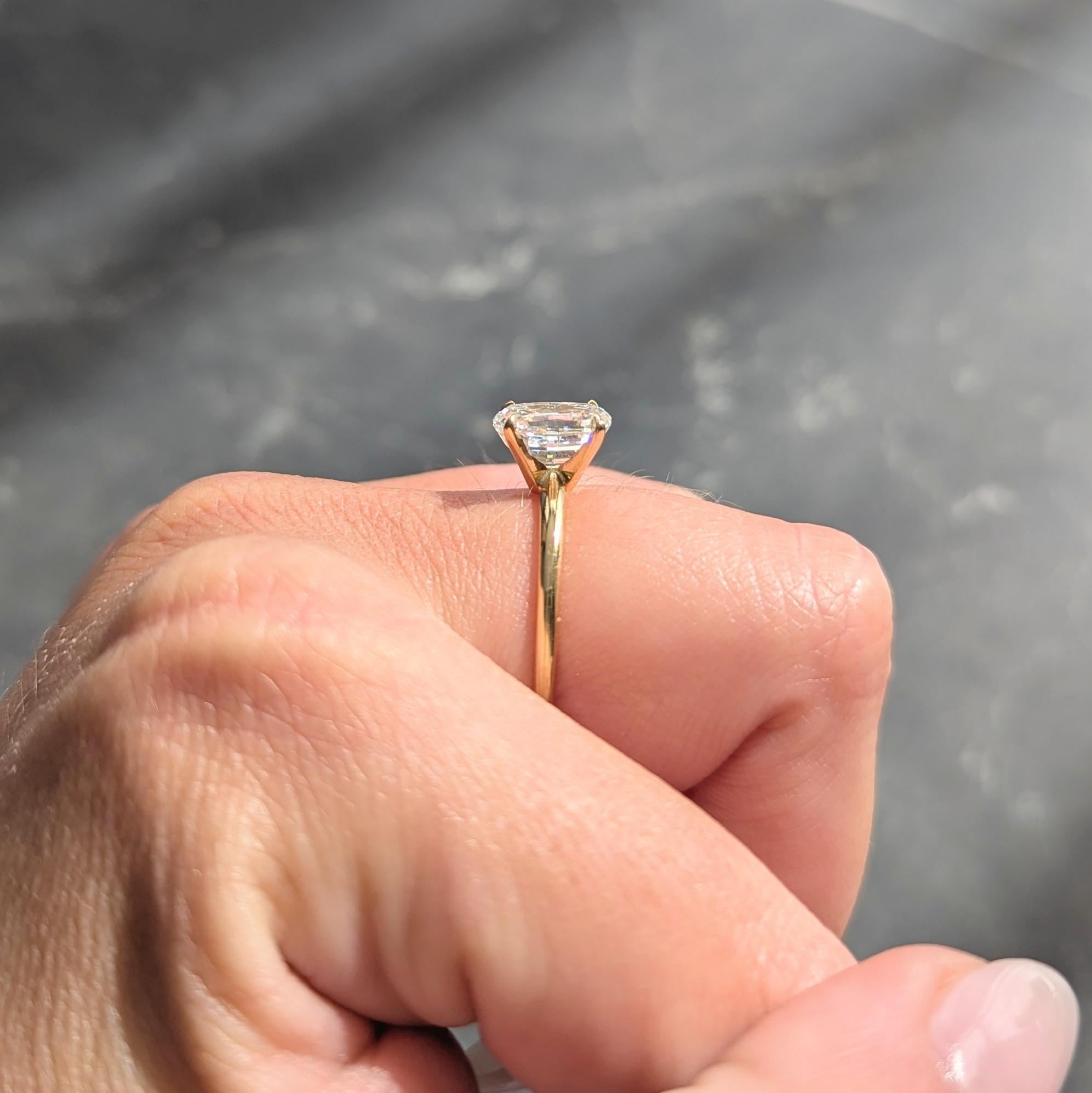Contemporary 2.06 CTW Oval Diamond 18K Gold Solitaire Engagement Ring GIA