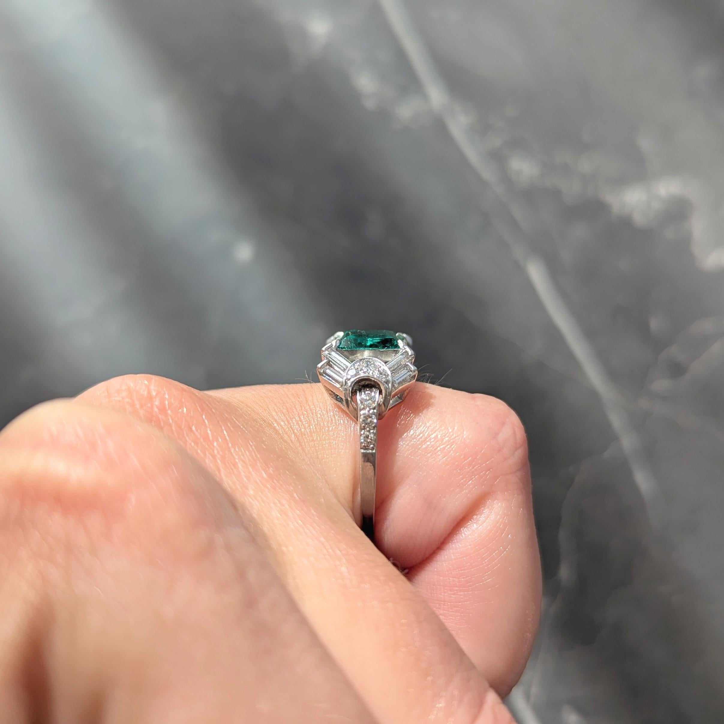 Mid-Century Colombian Emerald Diamond Platinum Vintage Buckle Cocktail Ring AGL