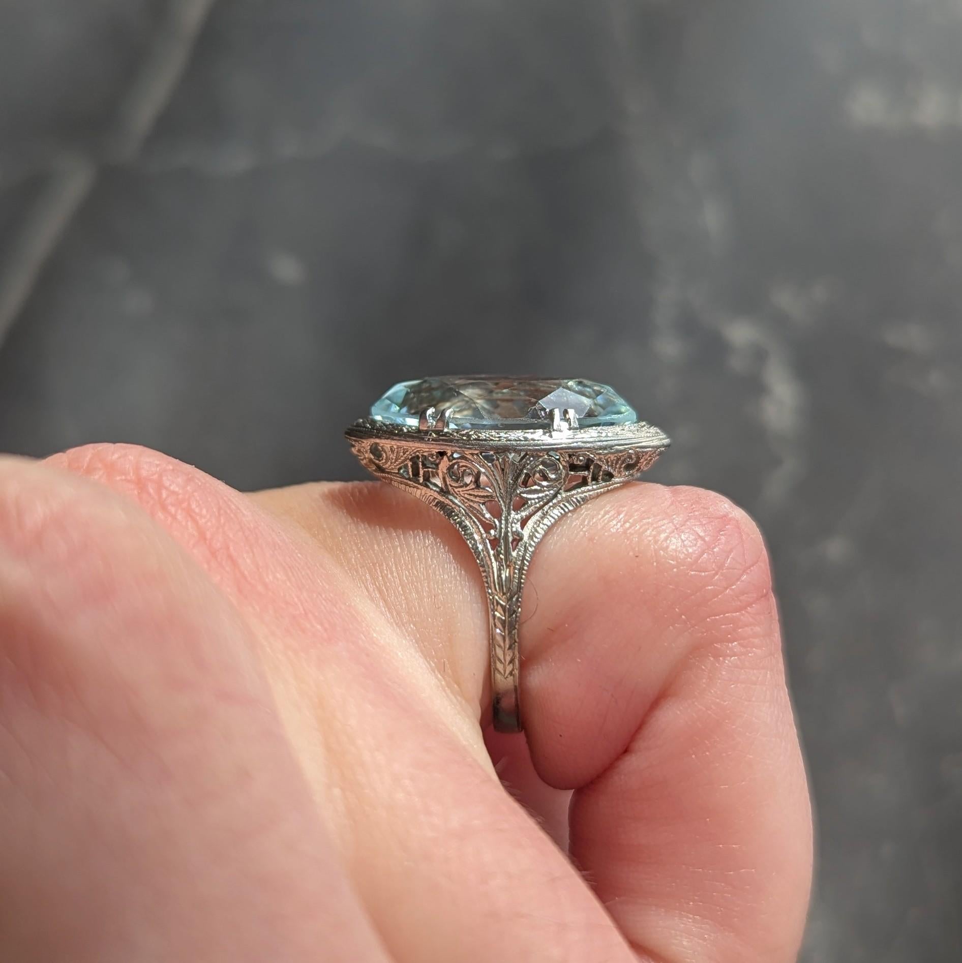 Art Deco Aquamarine 18 Karat White Gold Vintage Heart Navette Dinner Ring