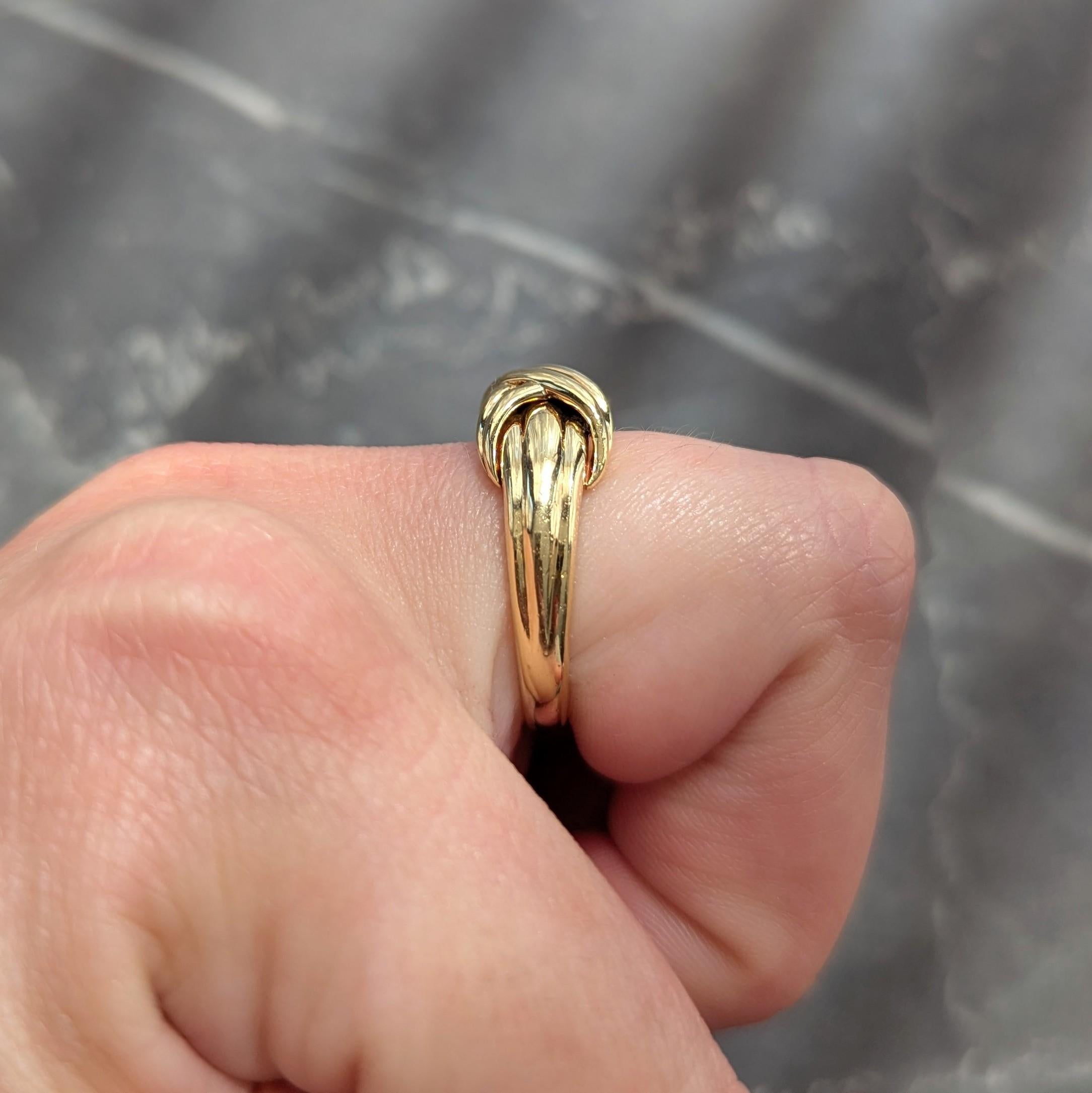 Tiffany & Co. 1998 18 Karat Yellow Gold Vintage X Kiss Ring