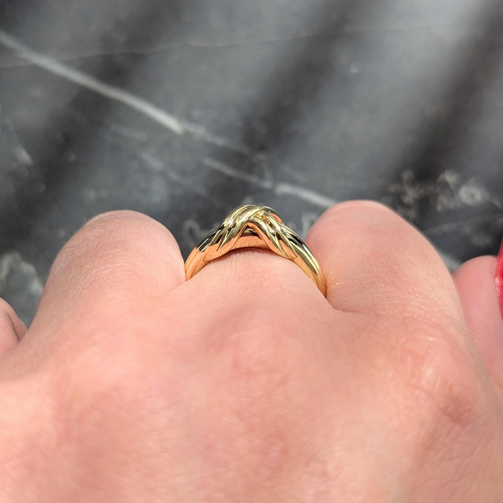 Tiffany & Co. 1998 18 Karat Yellow Gold Vintage X Kiss Ring