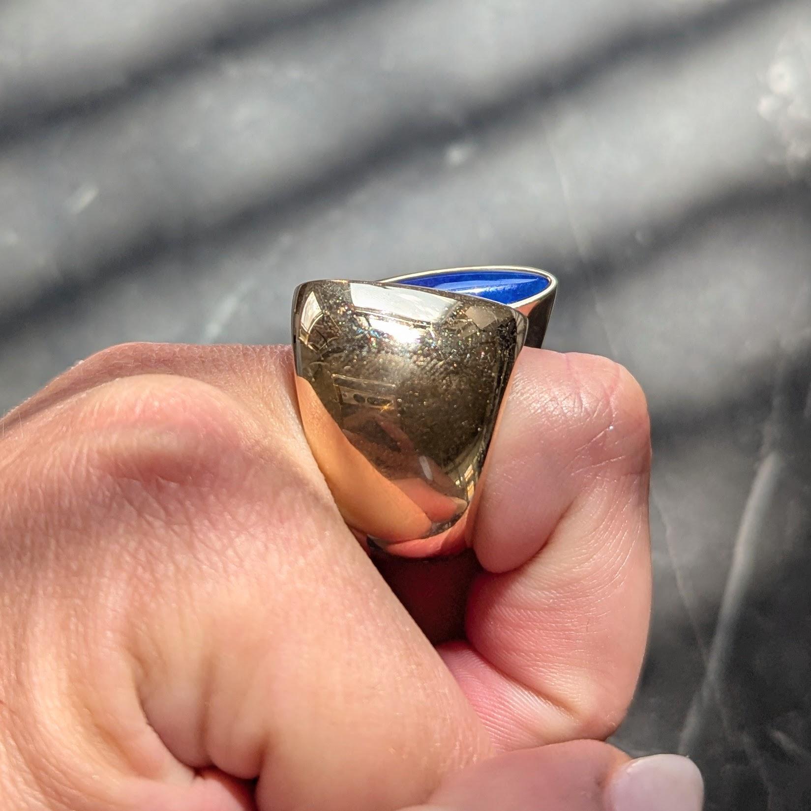 Vhernier 2000's Lapis Lazuli 18 Karat Yellow Gold Eclisse Bypass Ring