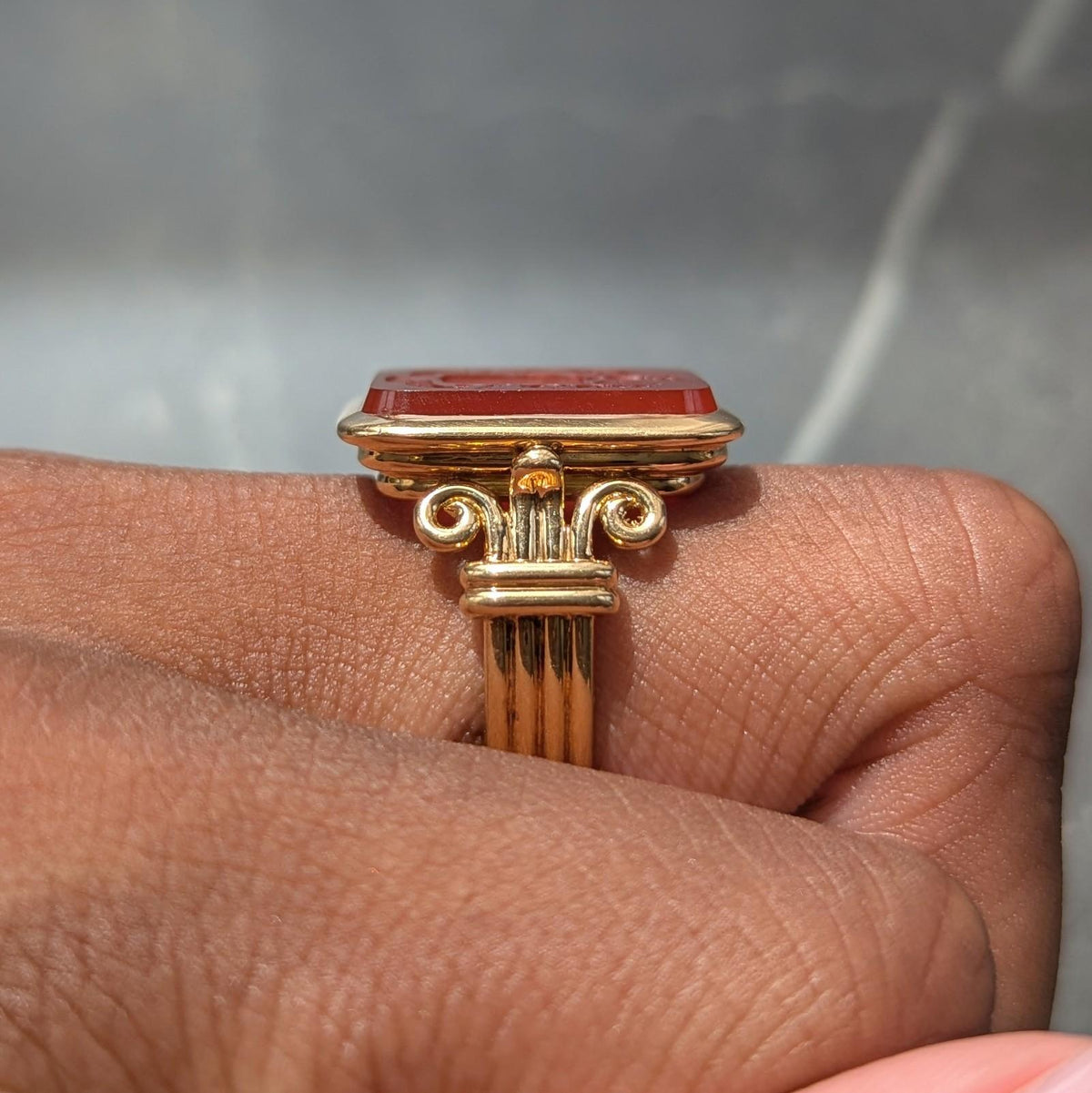Victorian Carnelian 18K Gold Column Heraldic Crest Antique Intaglio Signet Ring