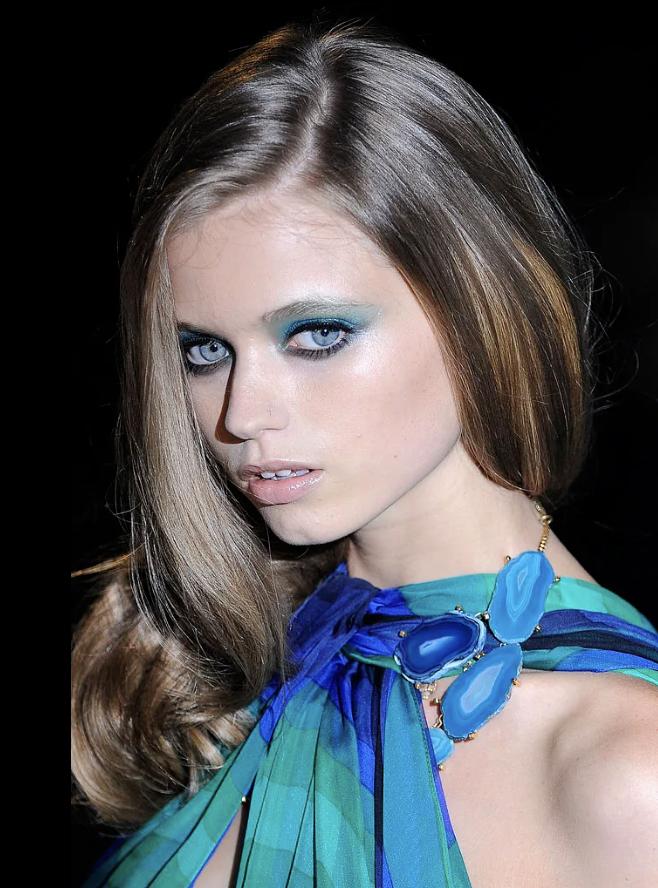 Gucci 2009 Spring Blue Agate 18 Karat Yellow Gold Collar Statement Necklace