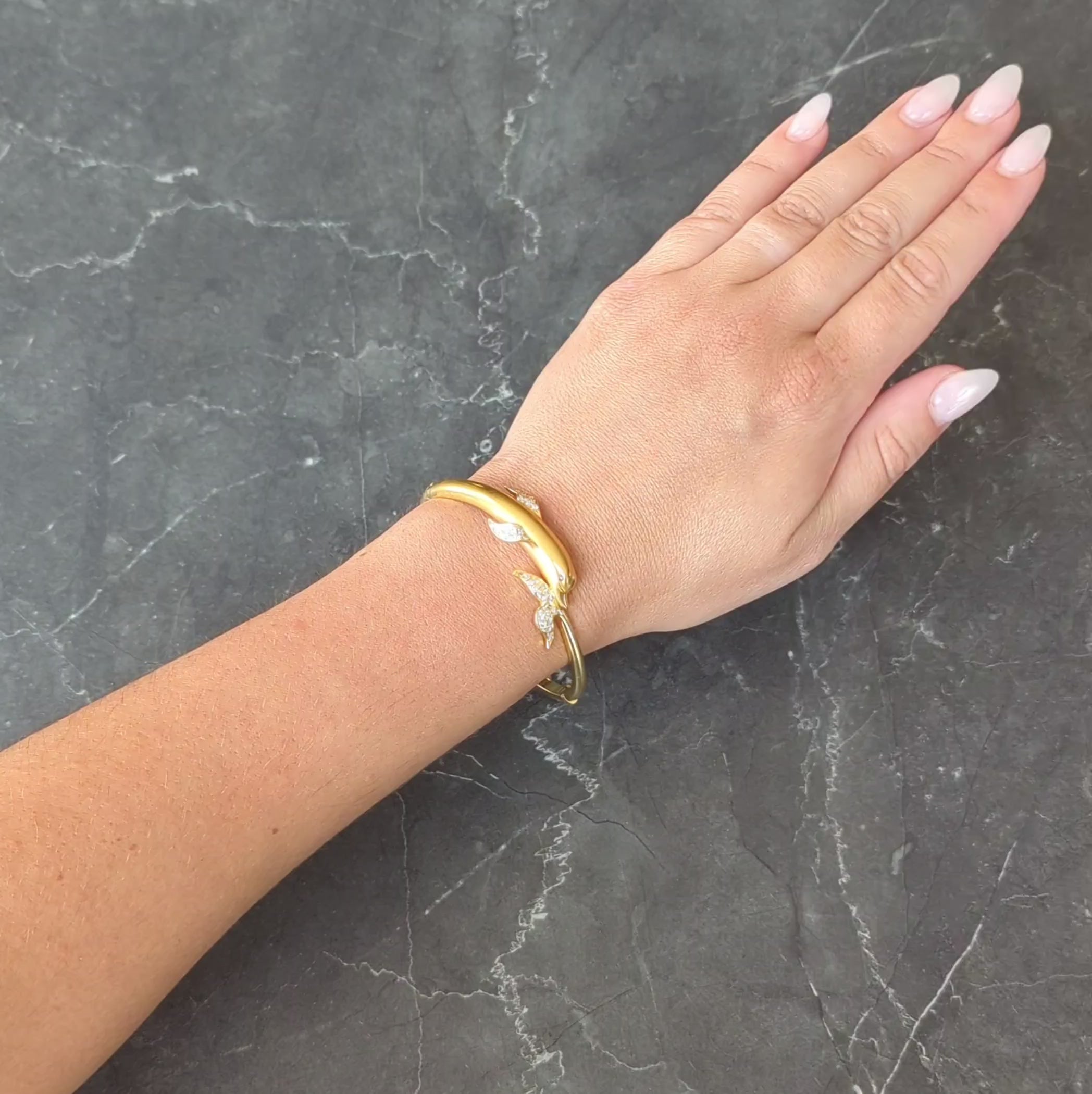 Carerra y Carerra Diamond 18 Karat Yellow Gold Dolphin Bypass Bangle Bracelet