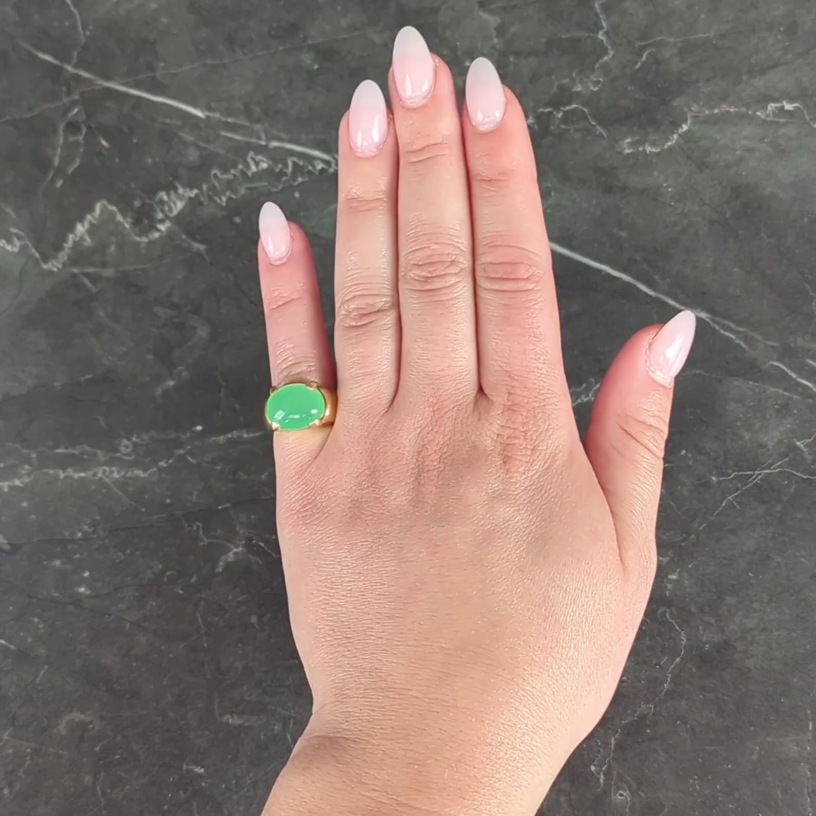 1980's Chrysoprase 18 Karat Yellow Gold Vintage Gemstone Ring