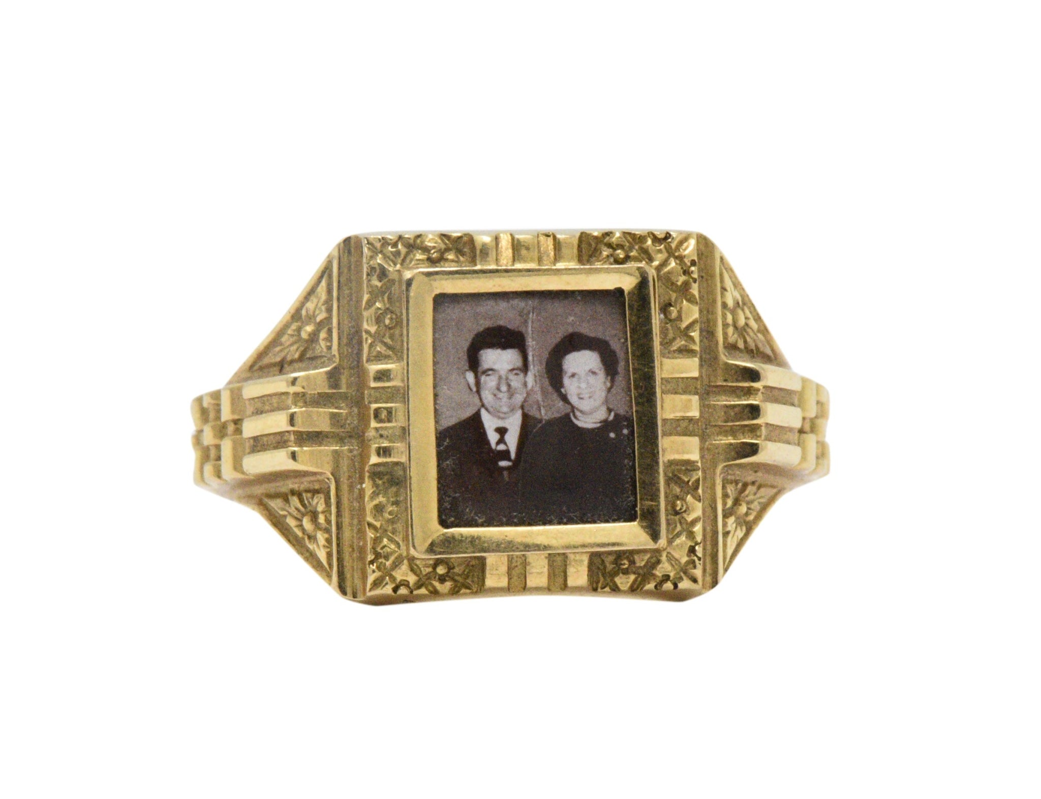 19 Karat Yellow Gold Portrait Frame Unisex / Men's Ring Mid - 19th Century Wilson's Estate Jewelry
