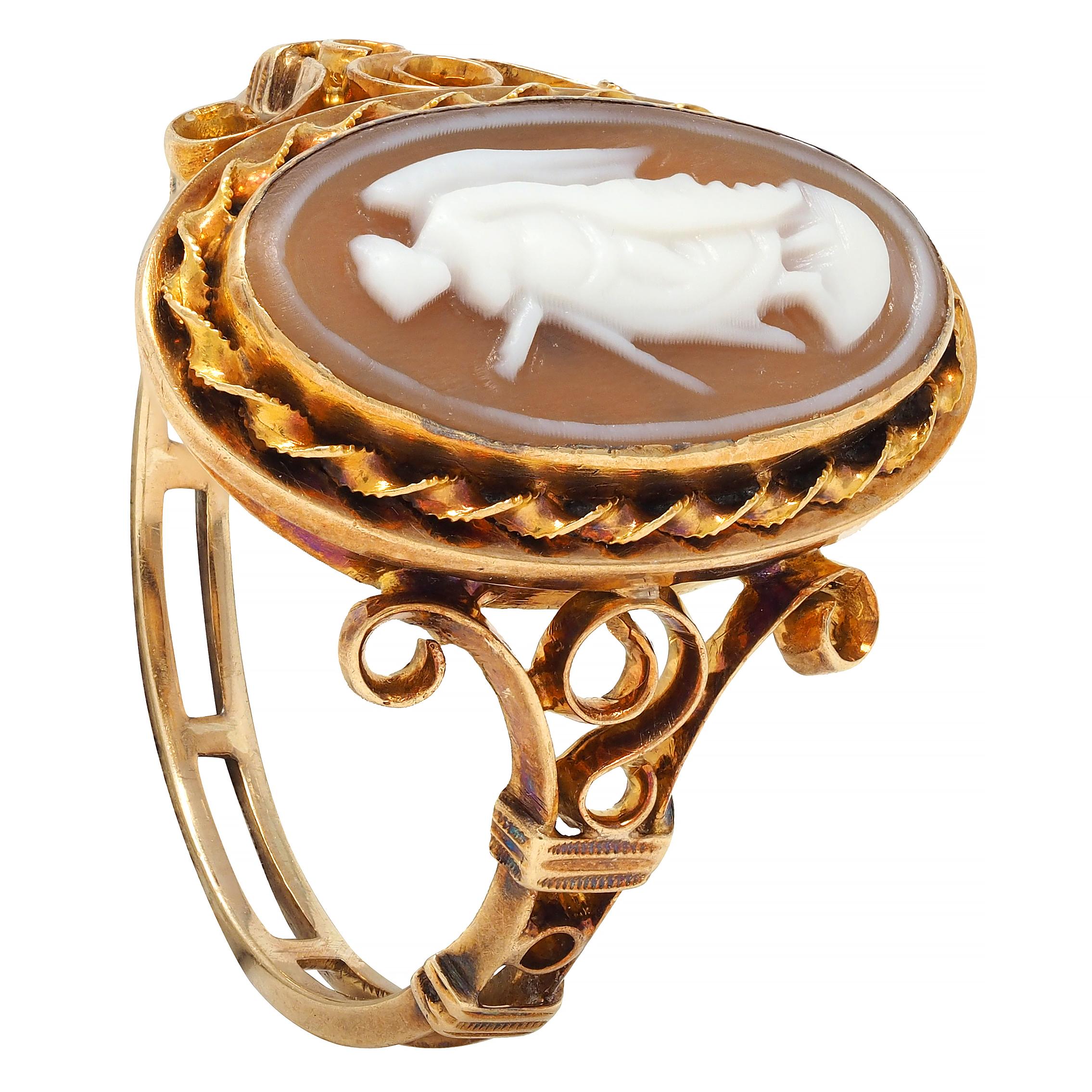 Victorian Carved Agate 14 Karat Yellow Gold Nike Cameo Antique Ring