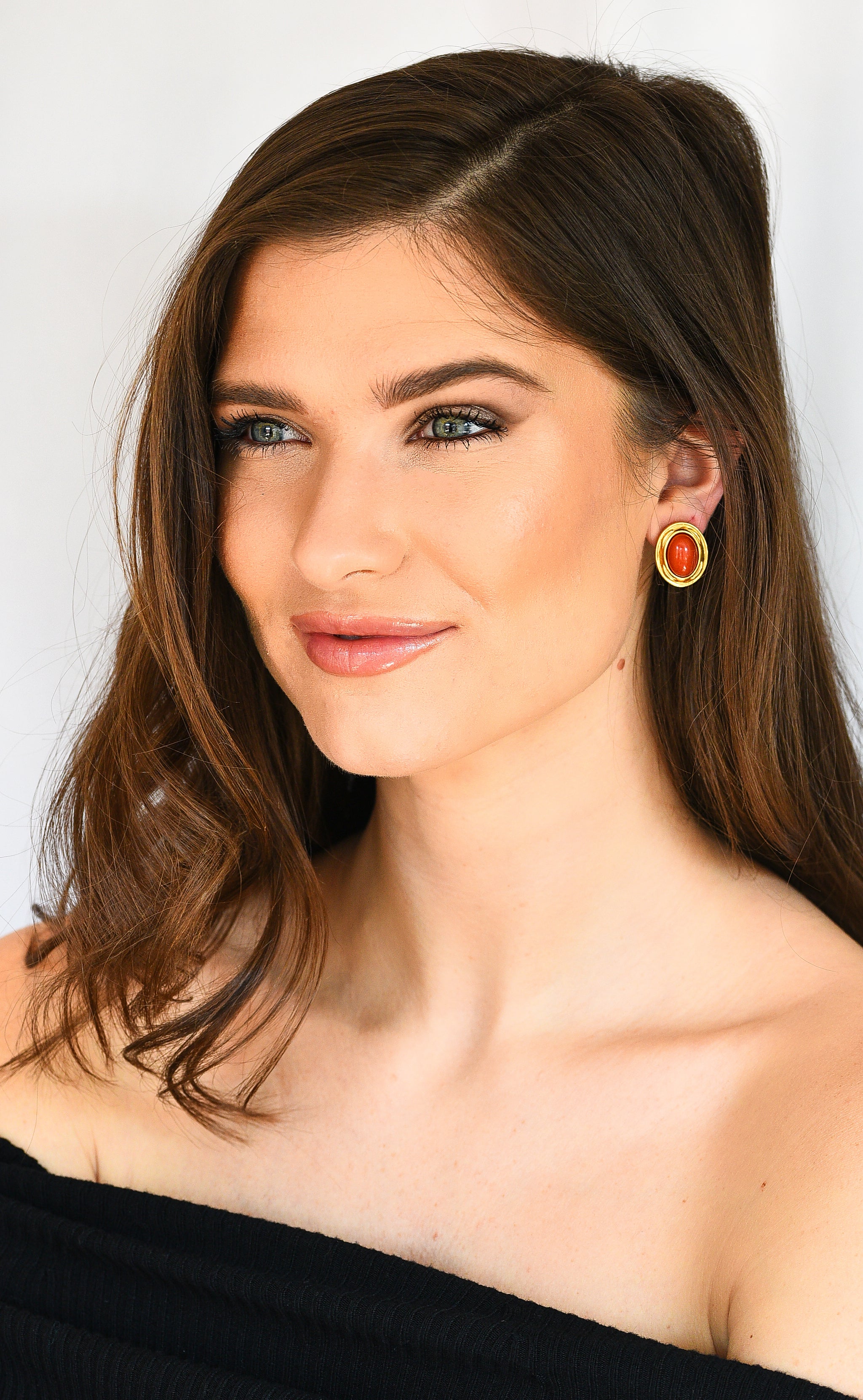 1980's Vintage Italian Red Jasper 18 Karat Yellow Gold Cabochon Earrings Wilson's Estate Jewelry