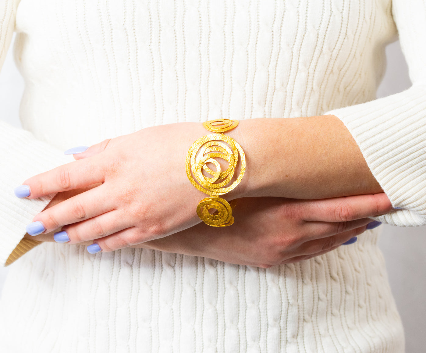 Italian 18 Karat Matte Gold Hammered Circle Braceletbracelet - Wilson's Estate Jewelry