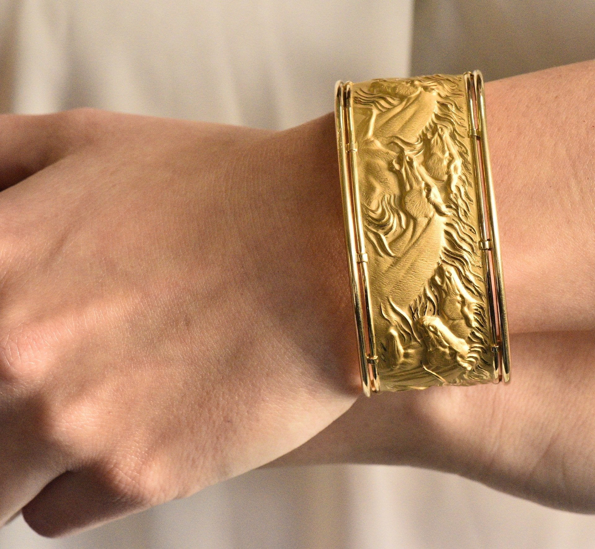 Carrera Y Carrera 18 Karat Gold Ecuestre Horse Cuff Bracelet Wilson's Estate Jewelry