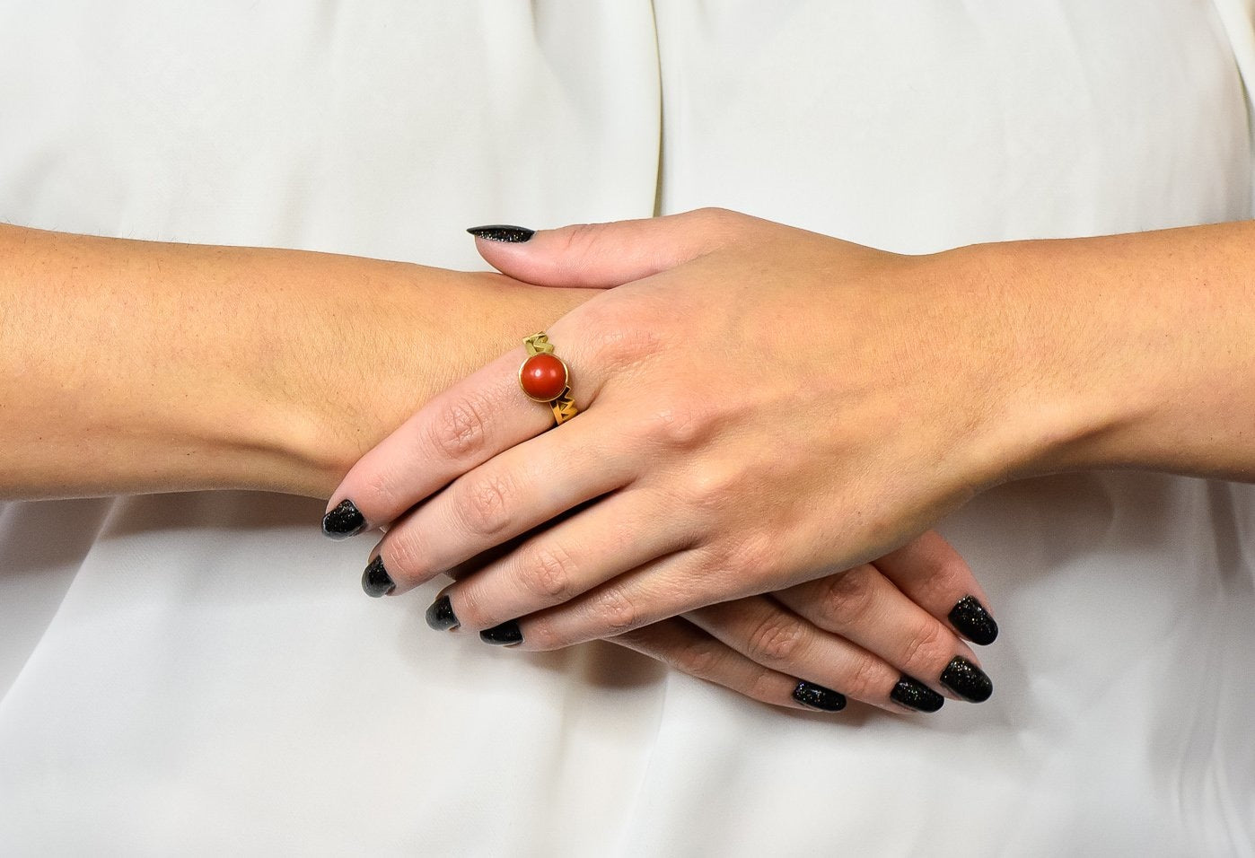 Contemporary Coral 18 Karat Gold Zig Zag Stacking Ring - Wilson's Estate Jewelry