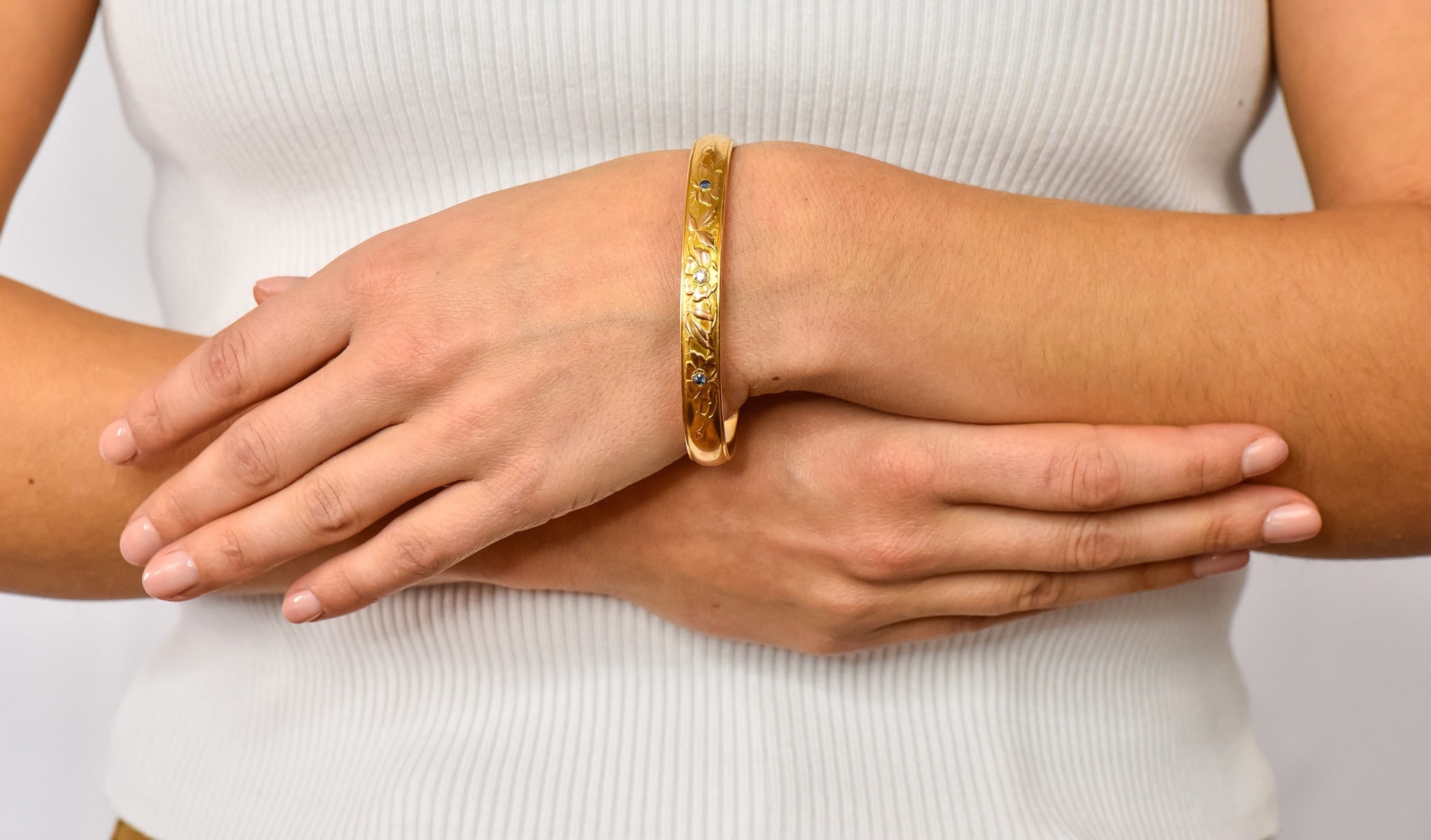 Krementz Diamond Sapphire 14 Karat Gold Engraved Floral Bangle Bracelet - Wilson's Estate Jewelry