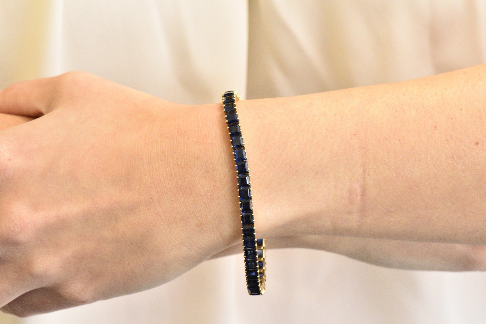 1950's Mid-Century 22.00 CTW No Heat Sapphire 18 Karat Gold Line Bracelet GIA Wilson's Estate Jewelry