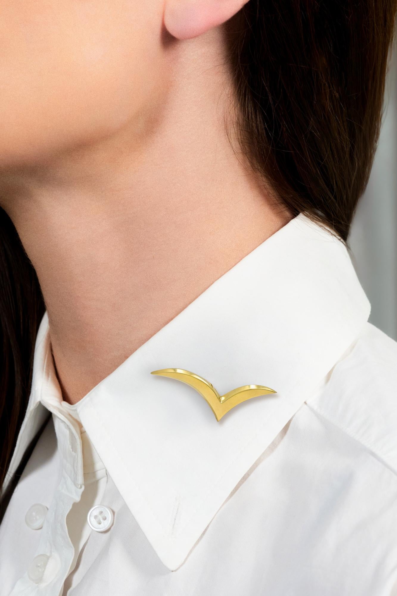 Tiffany & Co. 1980's 18 Karat Yellow Gold Vintage Seagull Brooch